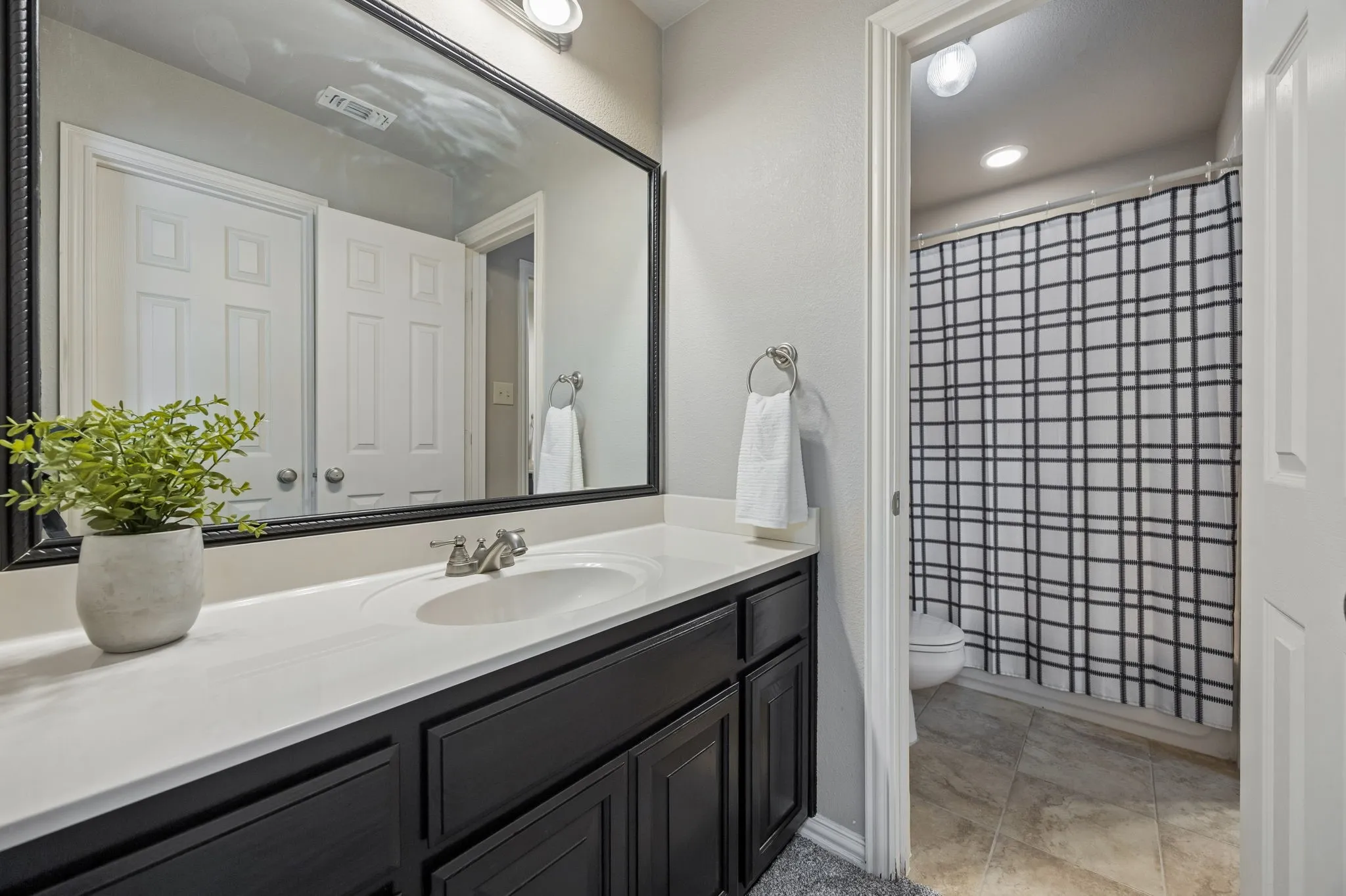 Single Family Residence For Sale in Collin County , 8709 Herns Meadow Lane, Mc Kinney, Texas 75071, 4 Bedroom, 4 Bathroom, 2 Garage spaces, 3,517 Sqft, built in 2005, mls#21303367, Real Estate Agent in Mc Kinney, Homes For Sale in Collin county, Homes For Sale in Mc Kinney, Realtor in Mc Kinney Texas, Real Estate Brokerage Independent Realty Texas, Luminita Cordes Realtor