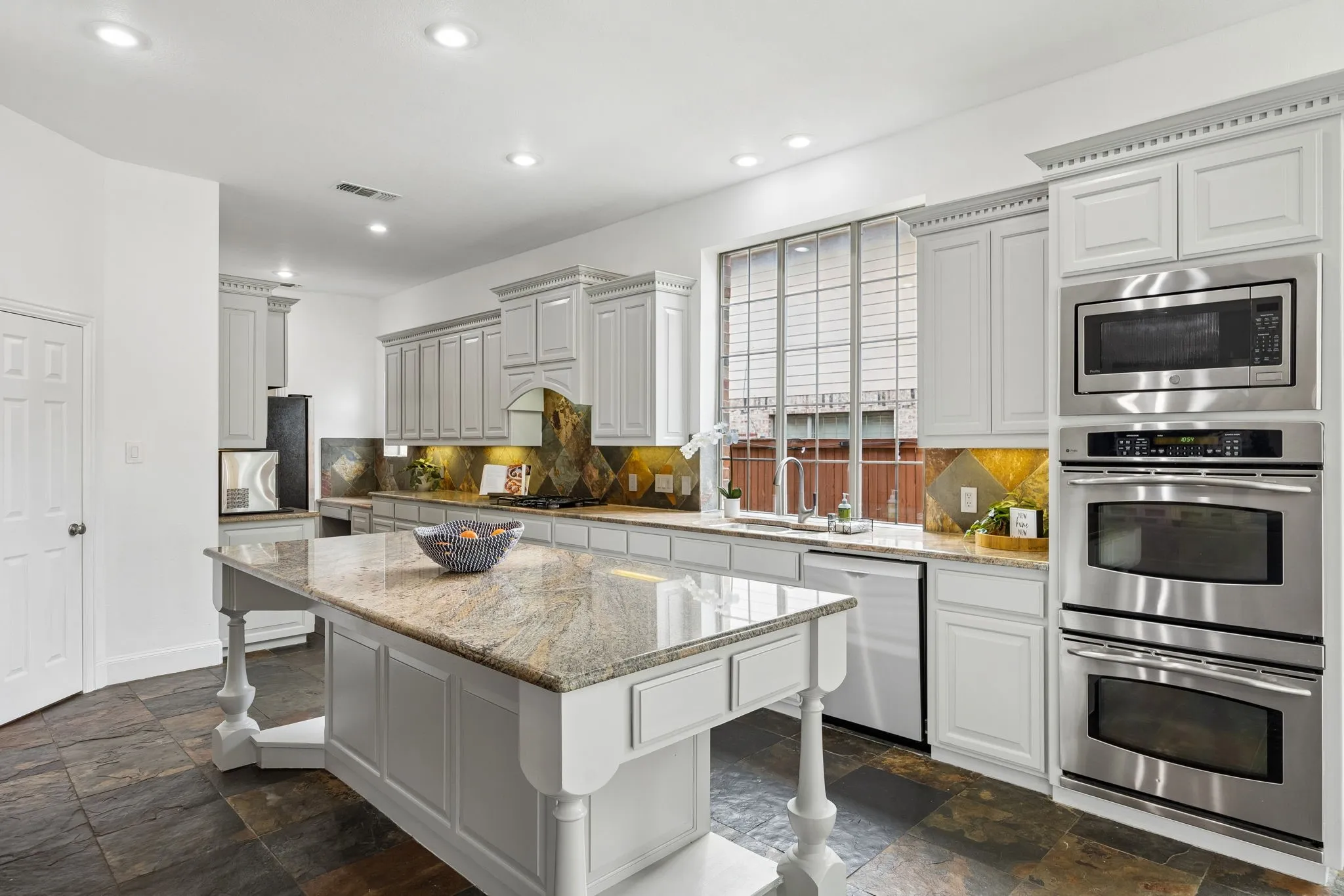 Single Family Residence For Sale in Collin County , 8709 Herns Meadow Lane, Mc Kinney, Texas 75071, 4 Bedroom, 4 Bathroom, 2 Garage spaces, 3,517 Sqft, built in 2005, mls#21303367, Real Estate Agent in Mc Kinney, Homes For Sale in Collin county, Homes For Sale in Mc Kinney, Realtor in Mc Kinney Texas, Real Estate Brokerage Independent Realty Texas, Luminita Cordes Realtor
