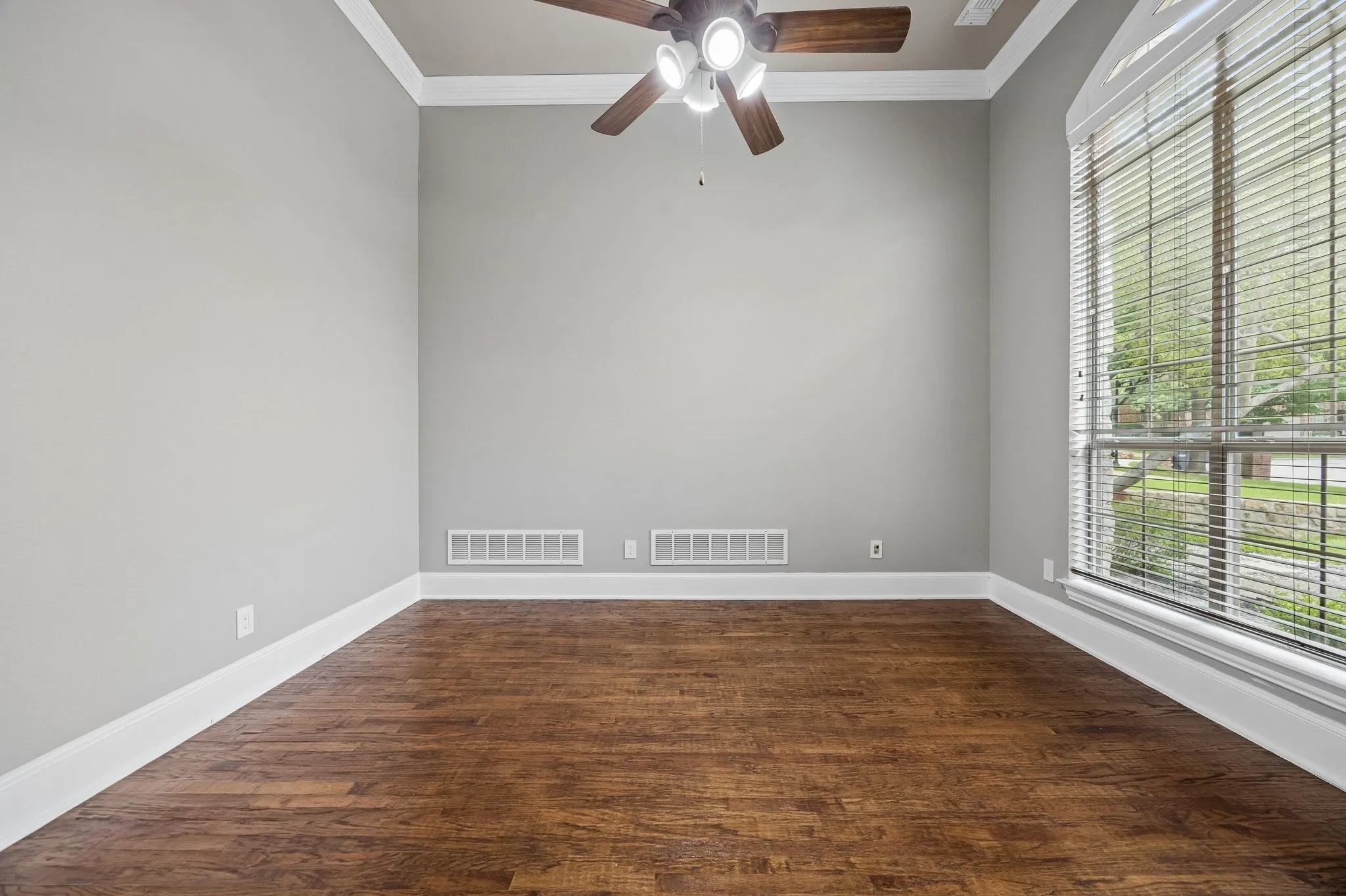 Single Family Residence For Sale in Collin County , 8709 Herns Meadow Lane, Mc Kinney, Texas 75071, 4 Bedroom, 4 Bathroom, 2 Garage spaces, 3,517 Sqft, built in 2005, mls#21303367, Real Estate Agent in Mc Kinney, Homes For Sale in Collin county, Homes For Sale in Mc Kinney, Realtor in Mc Kinney Texas, Real Estate Brokerage Independent Realty Texas, Luminita Cordes Realtor