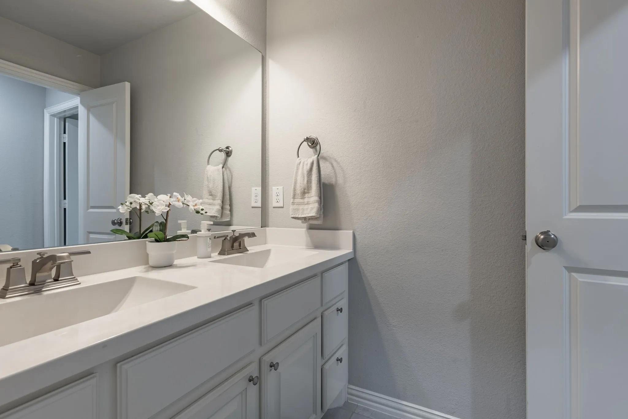 Single Family Residence For Sale in Collin County , 12163 Curry Creek Drive, Frisco, Texas 75035, 4 Bedroom, 3 Bathroom, 2 Garage spaces, 3,035 Sqft, built in 2017, mls#21303910, Real Estate Agent in Frisco, Homes For Sale in Collin county, Homes For Sale in Frisco, Realtor in Frisco Texas, Real Estate Brokerage Independent Realty Texas, Luminita Cordes Realtor