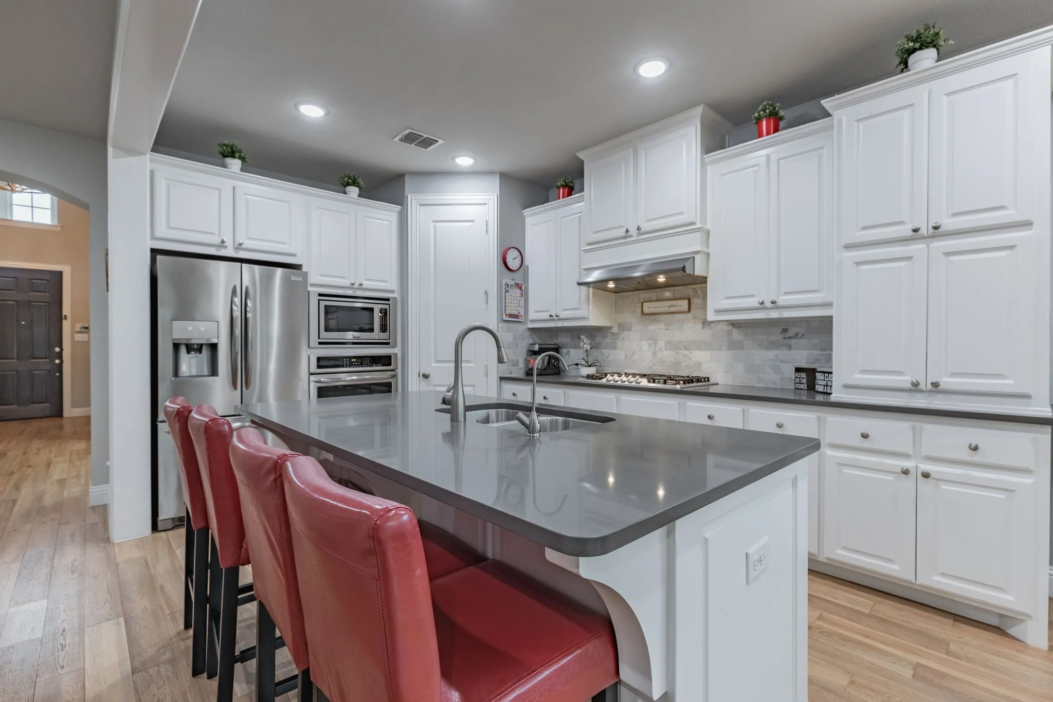 Single Family Residence For Sale in Collin County , 12163 Curry Creek Drive, Frisco, Texas 75035, 4 Bedroom, 3 Bathroom, 2 Garage spaces, 3,035 Sqft, built in 2017, mls#21303910, Real Estate Agent in Frisco, Homes For Sale in Collin county, Homes For Sale in Frisco, Realtor in Frisco Texas, Real Estate Brokerage Independent Realty Texas, Luminita Cordes Realtor