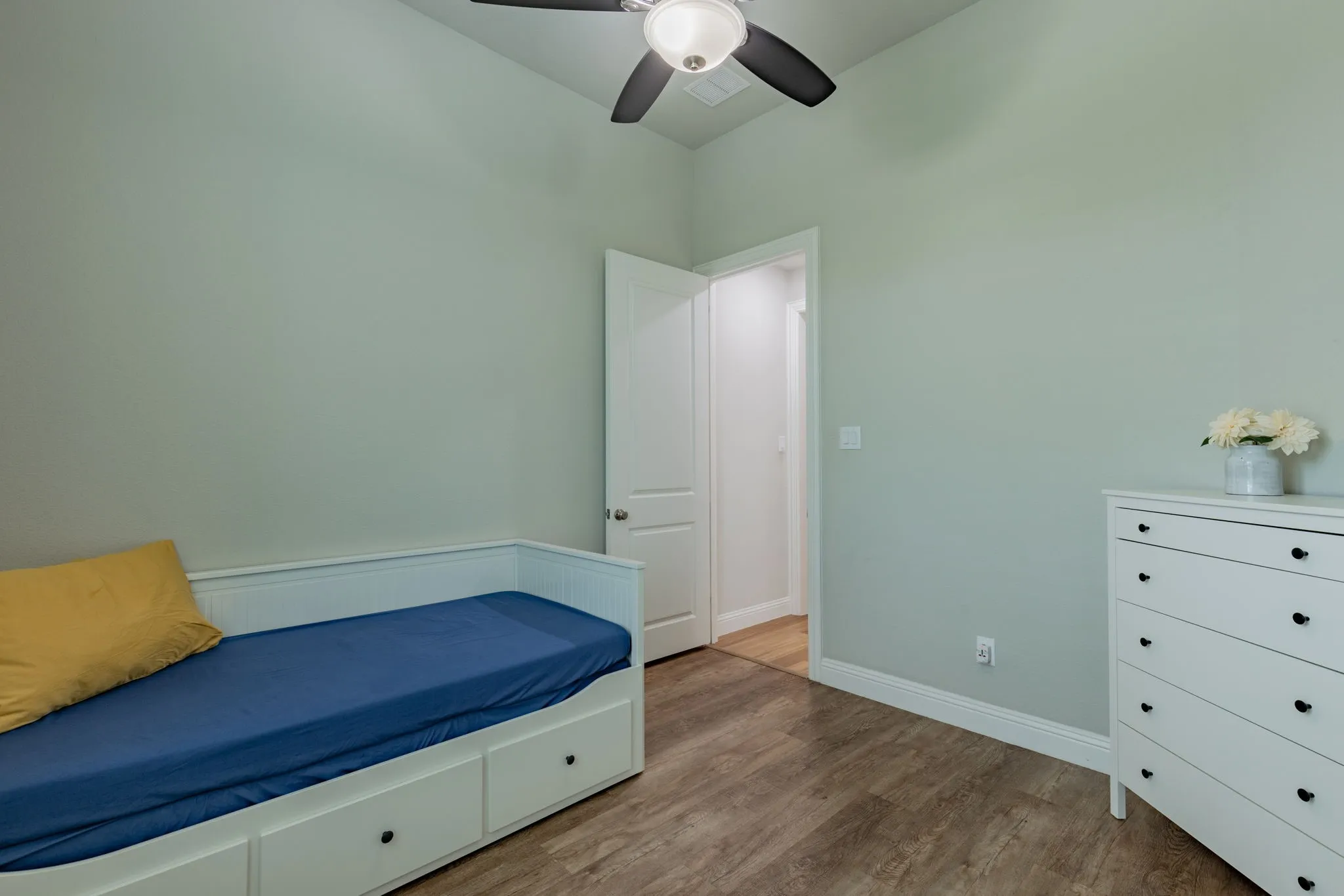 Single Family Residence For Sale in Collin County , 12163 Curry Creek Drive, Frisco, Texas 75035, 4 Bedroom, 3 Bathroom, 2 Garage spaces, 3,035 Sqft, built in 2017, mls#21303910, Real Estate Agent in Frisco, Homes For Sale in Collin county, Homes For Sale in Frisco, Realtor in Frisco Texas, Real Estate Brokerage Independent Realty Texas, Luminita Cordes Realtor