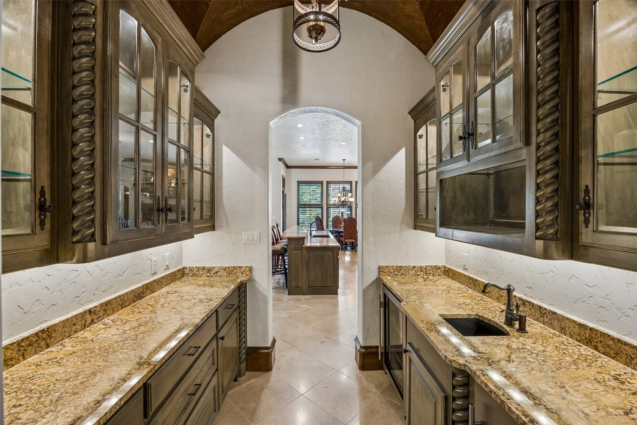 Single Family Residence For Sale in Tarrant County , 5804 Chalford Common, Colleyville, Texas 76034, 5 Bedroom, 8 Bathroom, 4 Garage spaces, 7,912 Sqft, built in 2008, mls#21303085, Real Estate Agent in Colleyville, Homes For Sale in Tarrant county, Homes For Sale in Colleyville, Realtor in Colleyville Texas, Real Estate Brokerage Independent Realty Texas, Luminita Cordes Realtor