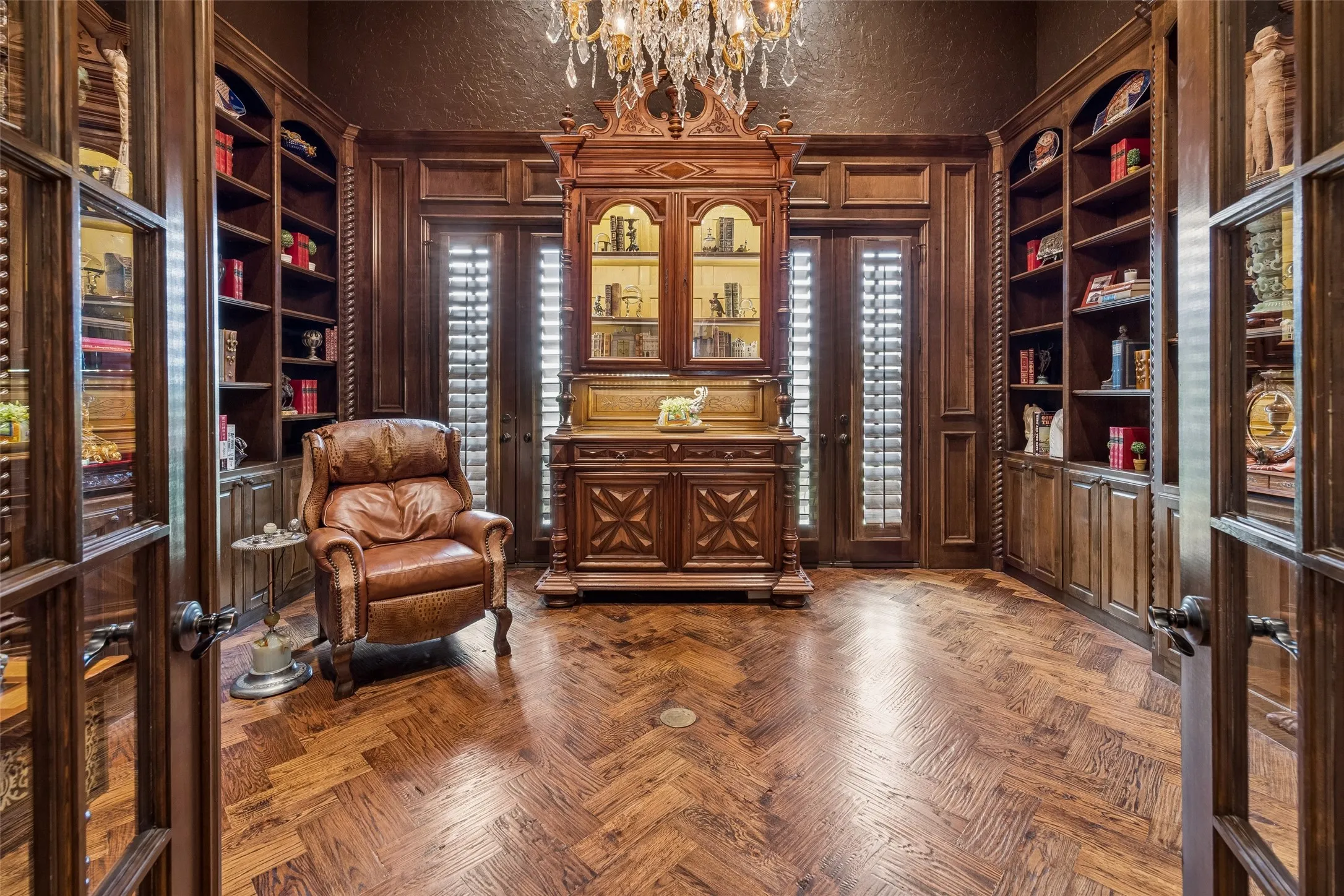 Single Family Residence For Sale in Tarrant County , 5804 Chalford Common, Colleyville, Texas 76034, 5 Bedroom, 8 Bathroom, 4 Garage spaces, 7,912 Sqft, built in 2008, mls#21303085, Real Estate Agent in Colleyville, Homes For Sale in Tarrant county, Homes For Sale in Colleyville, Realtor in Colleyville Texas, Real Estate Brokerage Independent Realty Texas, Luminita Cordes Realtor