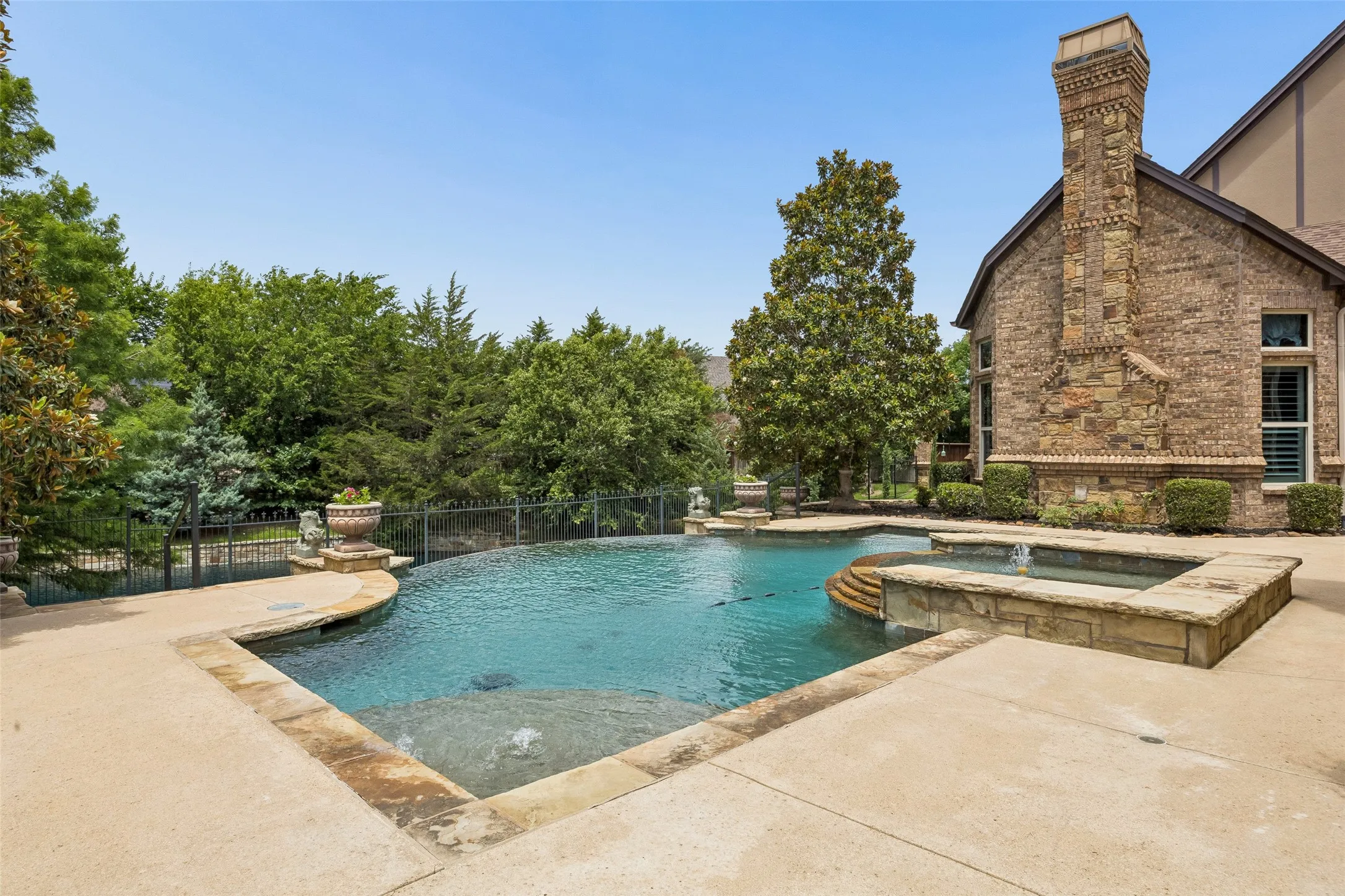 Single Family Residence For Sale in Tarrant County , 5804 Chalford Common, Colleyville, Texas 76034, 5 Bedroom, 8 Bathroom, 4 Garage spaces, 7,912 Sqft, built in 2008, mls#21303085, Real Estate Agent in Colleyville, Homes For Sale in Tarrant county, Homes For Sale in Colleyville, Realtor in Colleyville Texas, Real Estate Brokerage Independent Realty Texas, Luminita Cordes Realtor
