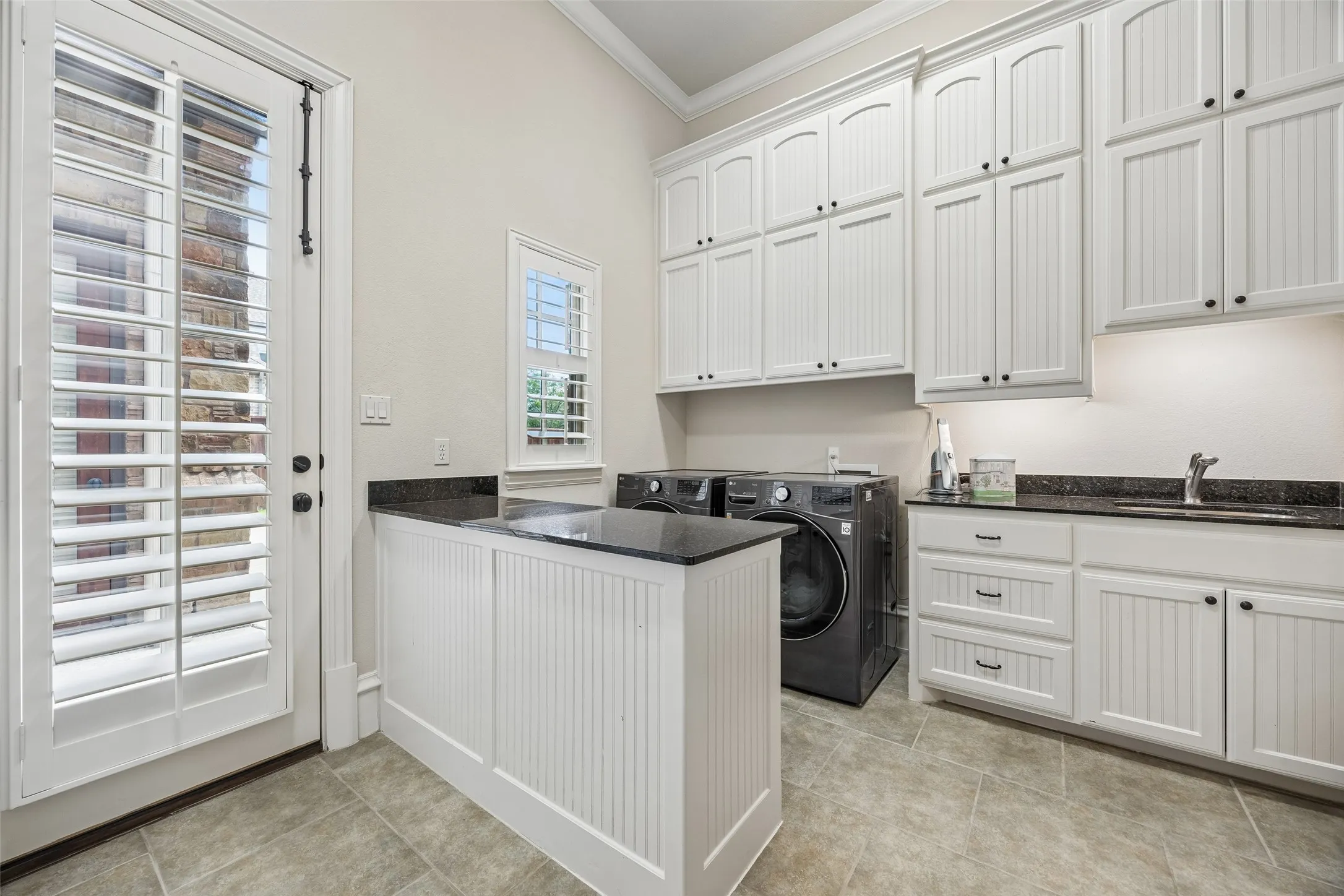 Single Family Residence For Sale in Tarrant County , 5804 Chalford Common, Colleyville, Texas 76034, 5 Bedroom, 8 Bathroom, 4 Garage spaces, 7,912 Sqft, built in 2008, mls#21303085, Real Estate Agent in Colleyville, Homes For Sale in Tarrant county, Homes For Sale in Colleyville, Realtor in Colleyville Texas, Real Estate Brokerage Independent Realty Texas, Luminita Cordes Realtor