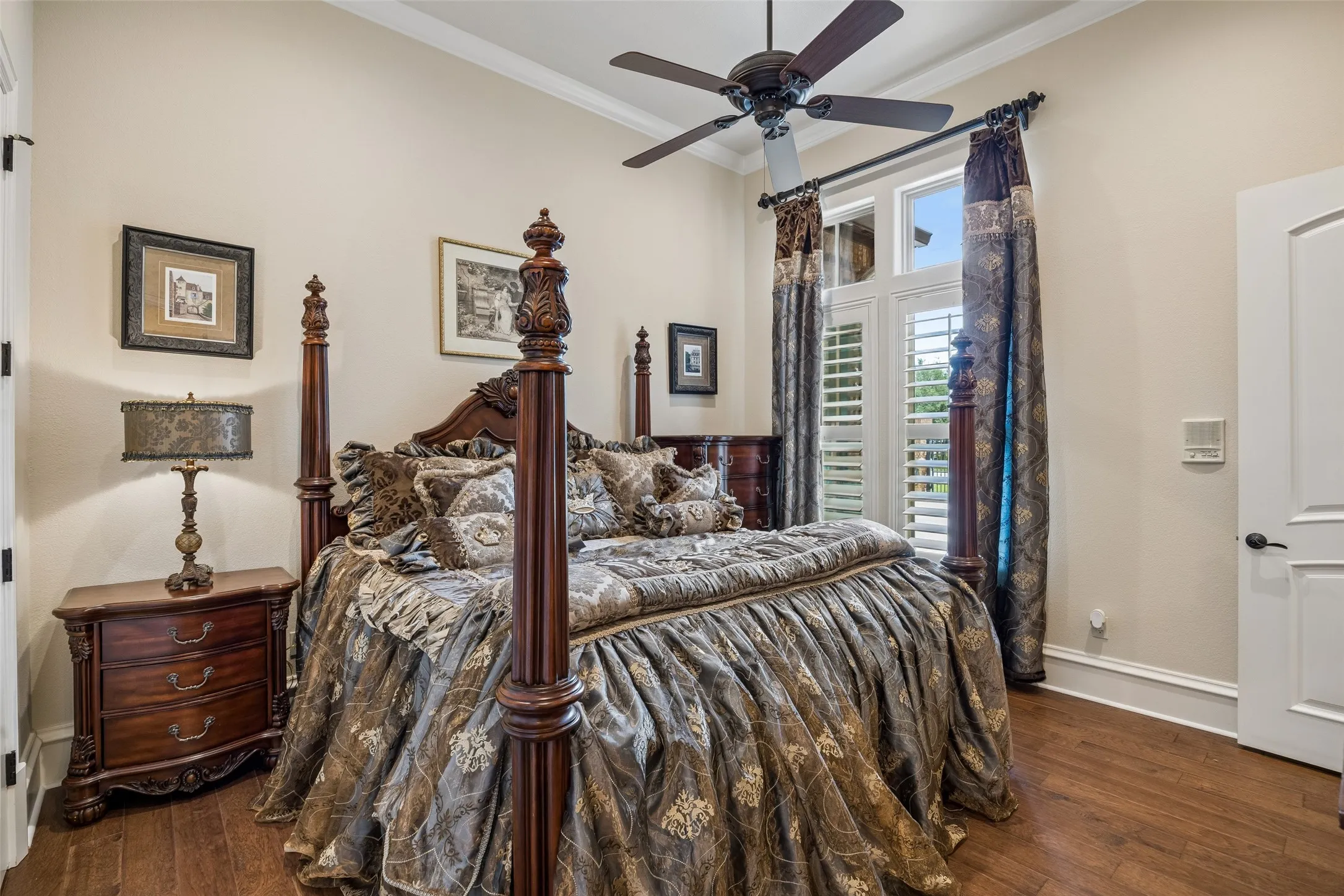 Single Family Residence For Sale in Tarrant County , 5804 Chalford Common, Colleyville, Texas 76034, 5 Bedroom, 8 Bathroom, 4 Garage spaces, 7,912 Sqft, built in 2008, mls#21303085, Real Estate Agent in Colleyville, Homes For Sale in Tarrant county, Homes For Sale in Colleyville, Realtor in Colleyville Texas, Real Estate Brokerage Independent Realty Texas, Luminita Cordes Realtor