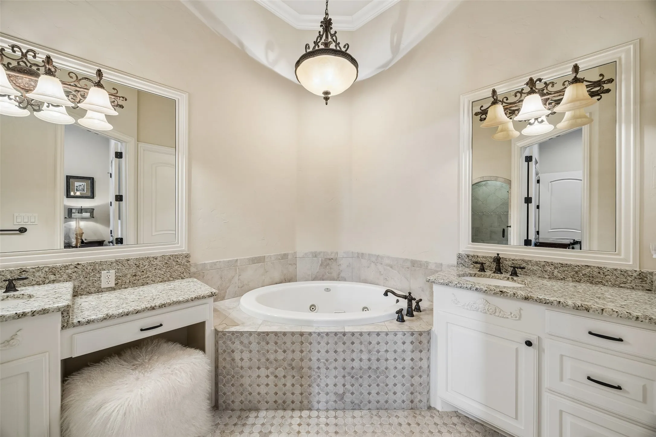 Single Family Residence For Sale in Tarrant County , 5804 Chalford Common, Colleyville, Texas 76034, 5 Bedroom, 8 Bathroom, 4 Garage spaces, 7,912 Sqft, built in 2008, mls#21303085, Real Estate Agent in Colleyville, Homes For Sale in Tarrant county, Homes For Sale in Colleyville, Realtor in Colleyville Texas, Real Estate Brokerage Independent Realty Texas, Luminita Cordes Realtor