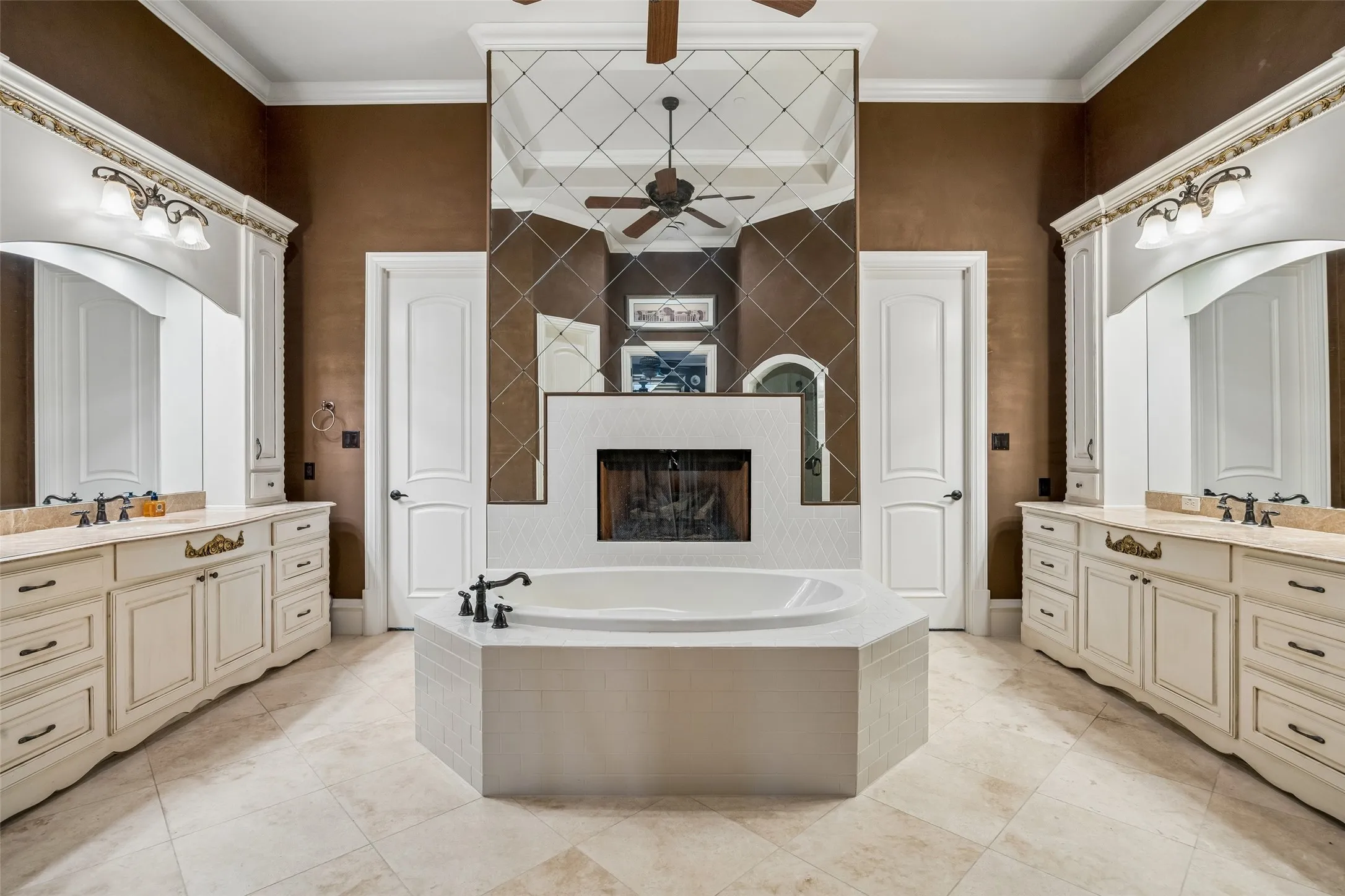 Single Family Residence For Sale in Tarrant County , 5804 Chalford Common, Colleyville, Texas 76034, 5 Bedroom, 8 Bathroom, 4 Garage spaces, 7,912 Sqft, built in 2008, mls#21303085, Real Estate Agent in Colleyville, Homes For Sale in Tarrant county, Homes For Sale in Colleyville, Realtor in Colleyville Texas, Real Estate Brokerage Independent Realty Texas, Luminita Cordes Realtor
