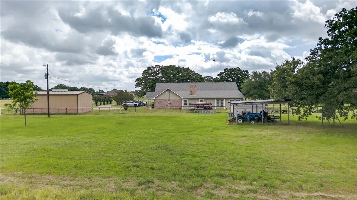 Single Family Residence For Sale in Kaufman County , 16140 County Road 4009, Mabank, Texas 75147, 4 Bedroom, 3 Bathroom, 2 Garage spaces, 3,161 Sqft, built in 1997, mls#21304523, Real Estate Agent in Mabank, Homes For Sale in Kaufman county, Homes For Sale in Mabank, Realtor in Mabank Texas, Real Estate Brokerage Independent Realty Texas, Luminita Cordes Realtor