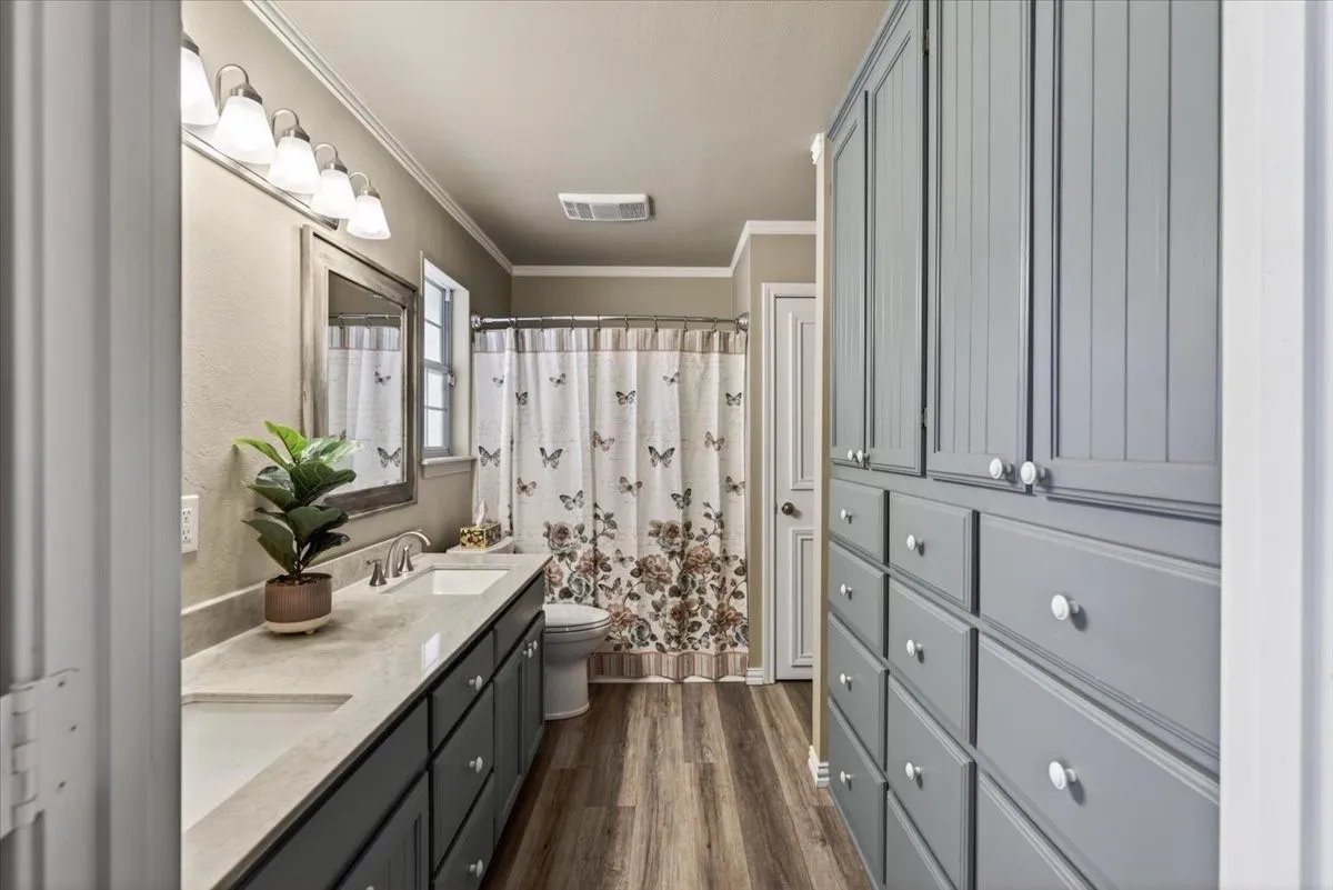 Single Family Residence For Sale in Kaufman County , 16140 County Road 4009, Mabank, Texas 75147, 4 Bedroom, 3 Bathroom, 2 Garage spaces, 3,161 Sqft, built in 1997, mls#21304523, Real Estate Agent in Mabank, Homes For Sale in Kaufman county, Homes For Sale in Mabank, Realtor in Mabank Texas, Real Estate Brokerage Independent Realty Texas, Luminita Cordes Realtor