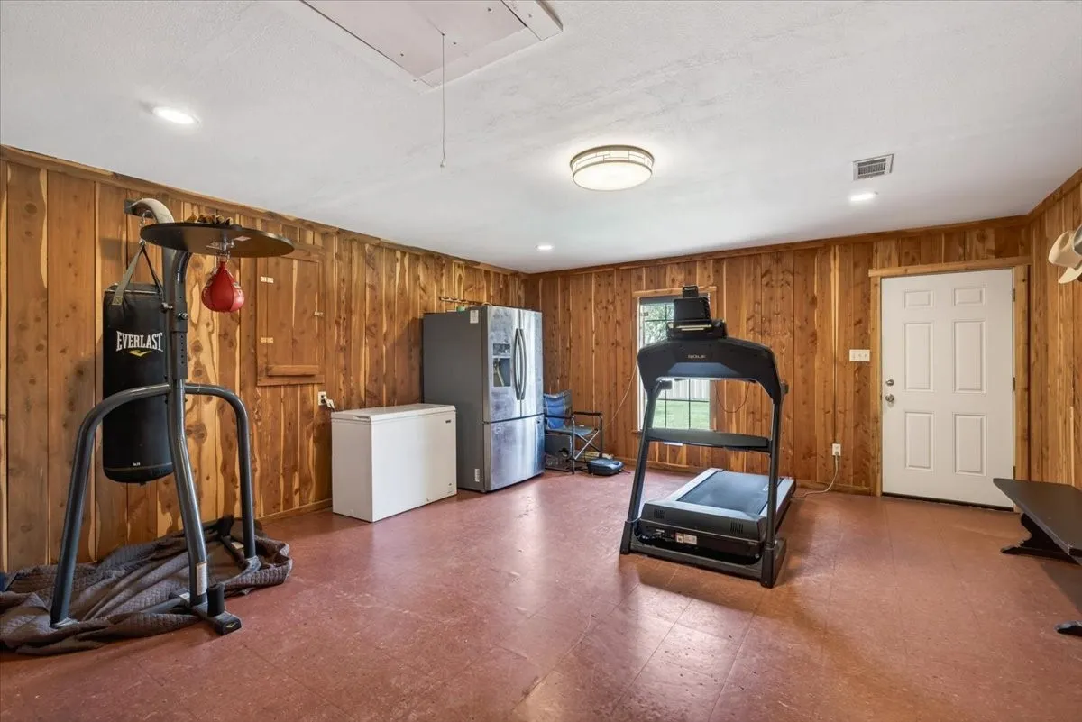 Single Family Residence For Sale in Kaufman County , 16140 County Road 4009, Mabank, Texas 75147, 4 Bedroom, 3 Bathroom, 2 Garage spaces, 3,161 Sqft, built in 1997, mls#21304523, Real Estate Agent in Mabank, Homes For Sale in Kaufman county, Homes For Sale in Mabank, Realtor in Mabank Texas, Real Estate Brokerage Independent Realty Texas, Luminita Cordes Realtor