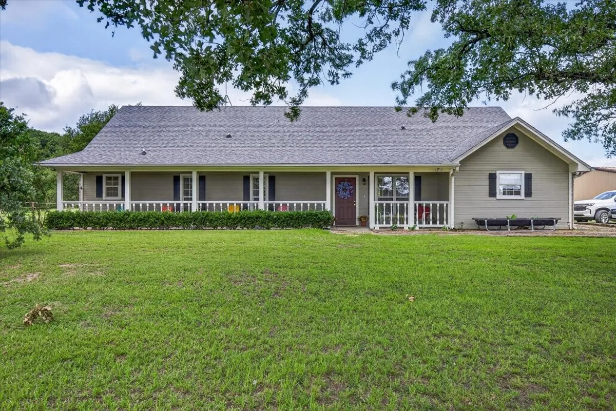 Single Family Residence For Sale in Kaufman County , 16140 County Road 4009, Mabank, Texas 75147, 4 Bedroom, 3 Bathroom, 2 Garage spaces, 3,161 Sqft, built in 1997, mls#21304523, Real Estate Agent in Mabank, Homes For Sale in Kaufman county, Homes For Sale in Mabank, Realtor in Mabank Texas, Real Estate Brokerage Independent Realty Texas, Luminita Cordes Realtor