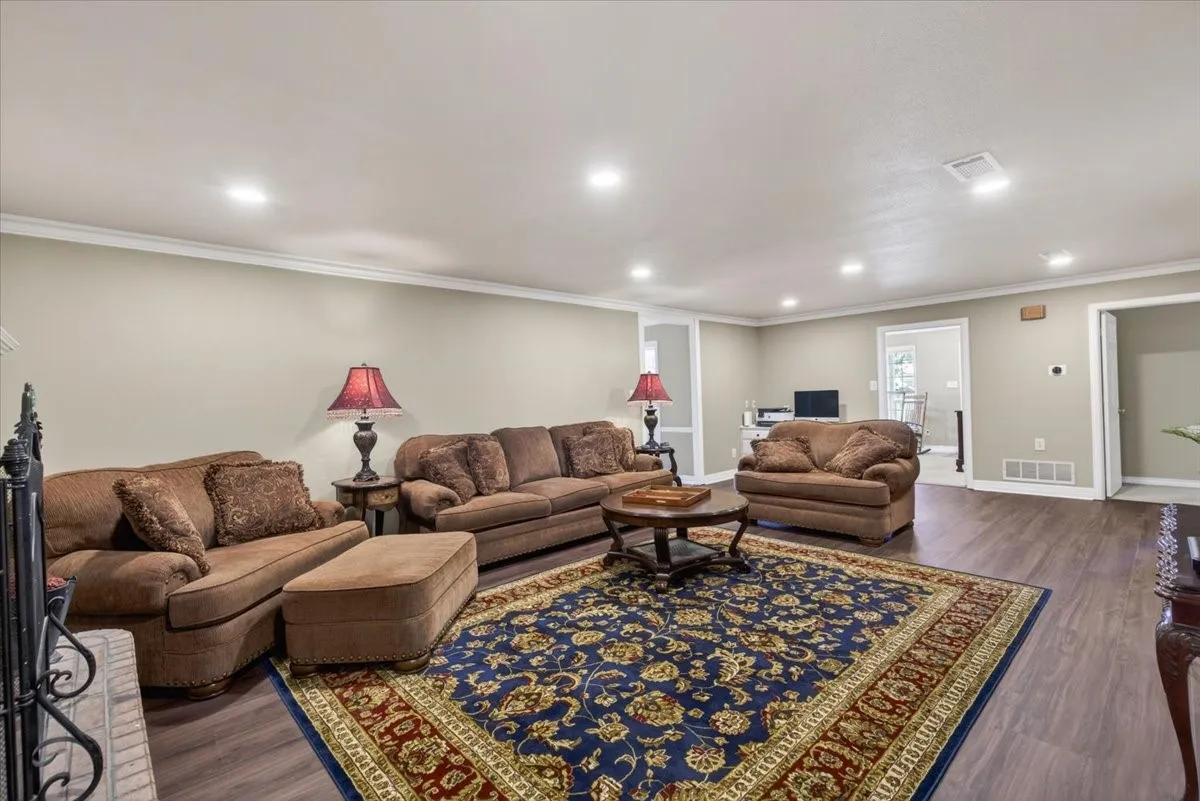 Single Family Residence For Sale in Kaufman County , 16140 County Road 4009, Mabank, Texas 75147, 4 Bedroom, 3 Bathroom, 2 Garage spaces, 3,161 Sqft, built in 1997, mls#21304523, Real Estate Agent in Mabank, Homes For Sale in Kaufman county, Homes For Sale in Mabank, Realtor in Mabank Texas, Real Estate Brokerage Independent Realty Texas, Luminita Cordes Realtor