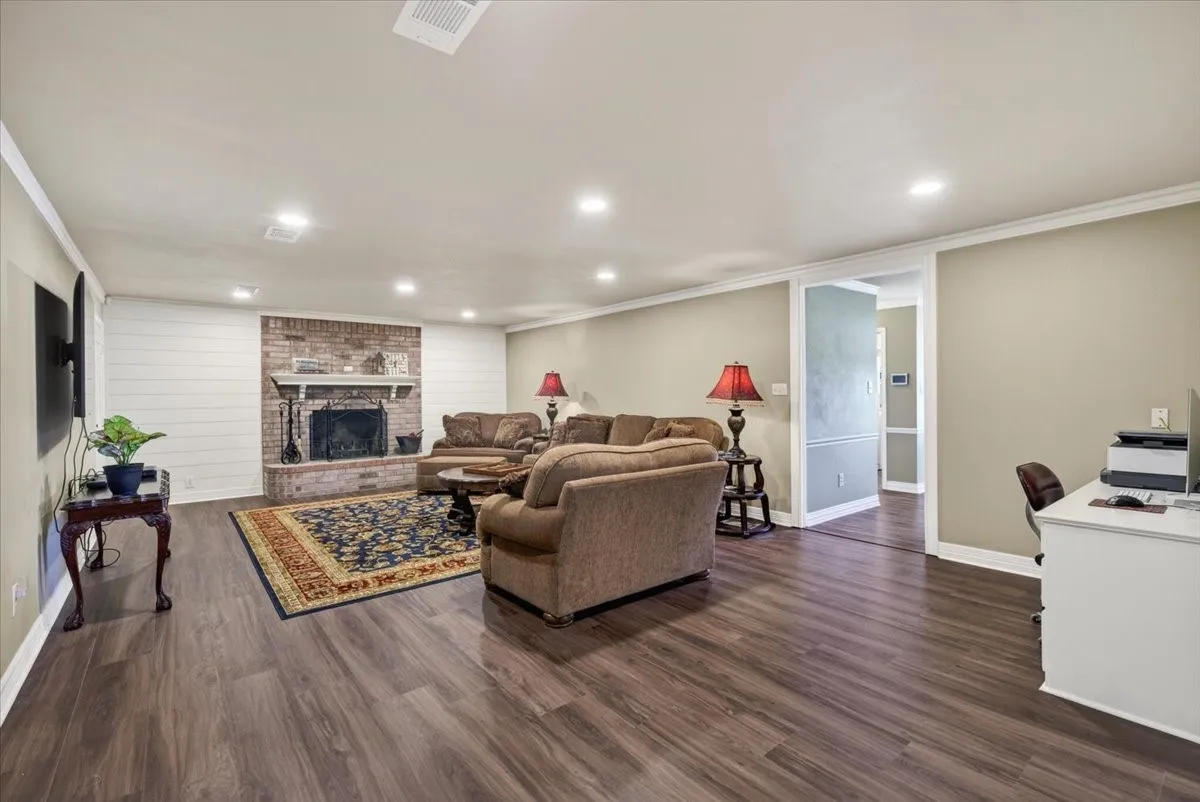 Single Family Residence For Sale in Kaufman County , 16140 County Road 4009, Mabank, Texas 75147, 4 Bedroom, 3 Bathroom, 2 Garage spaces, 3,161 Sqft, built in 1997, mls#21304523, Real Estate Agent in Mabank, Homes For Sale in Kaufman county, Homes For Sale in Mabank, Realtor in Mabank Texas, Real Estate Brokerage Independent Realty Texas, Luminita Cordes Realtor