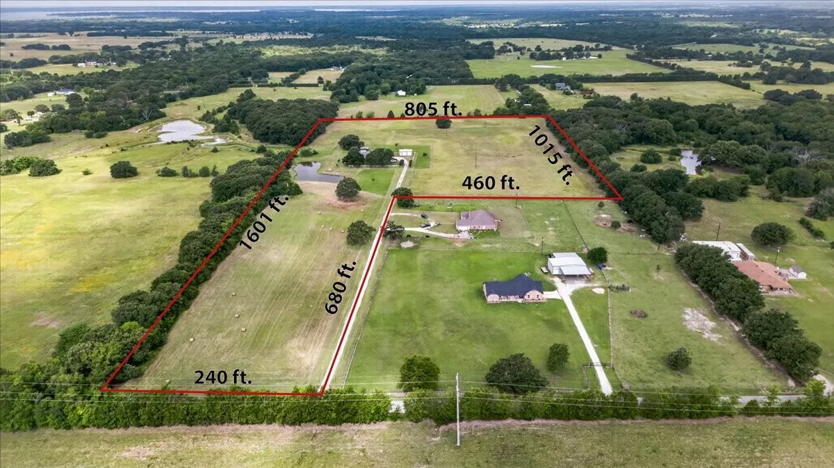 Single Family Residence For Sale in Kaufman County , 16140 County Road 4009, Mabank, Texas 75147, 4 Bedroom, 3 Bathroom, 2 Garage spaces, 3,161 Sqft, built in 1997, mls#21304523, Real Estate Agent in Mabank, Homes For Sale in Kaufman county, Homes For Sale in Mabank, Realtor in Mabank Texas, Real Estate Brokerage Independent Realty Texas, Luminita Cordes Realtor