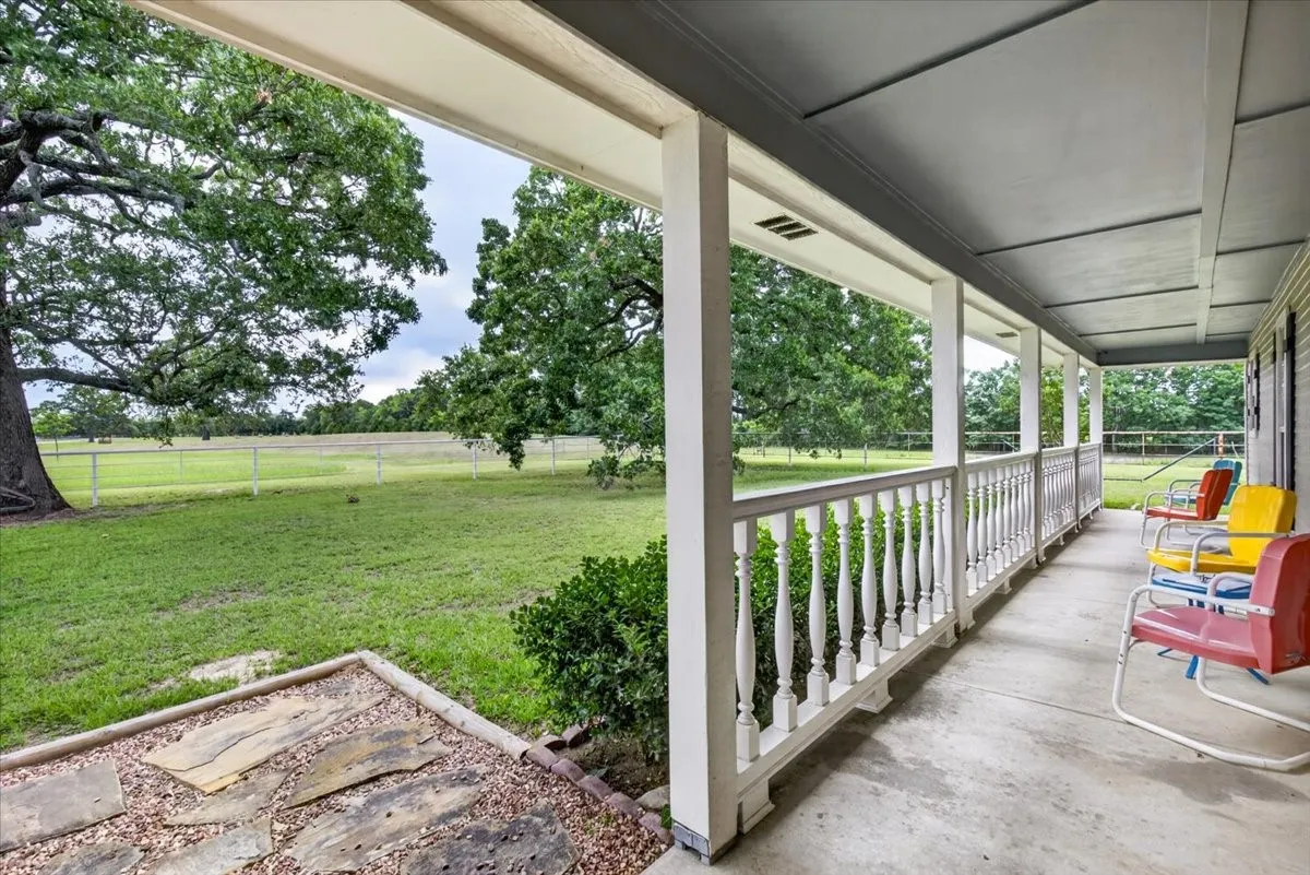 Single Family Residence For Sale in Kaufman County , 16140 County Road 4009, Mabank, Texas 75147, 4 Bedroom, 3 Bathroom, 2 Garage spaces, 3,161 Sqft, built in 1997, mls#21304523, Real Estate Agent in Mabank, Homes For Sale in Kaufman county, Homes For Sale in Mabank, Realtor in Mabank Texas, Real Estate Brokerage Independent Realty Texas, Luminita Cordes Realtor