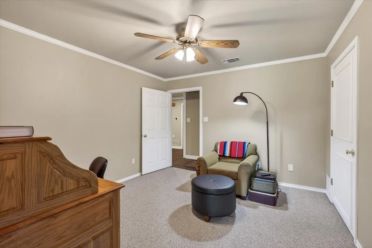 Single Family Residence For Sale in Kaufman County , 16140 County Road 4009, Mabank, Texas 75147, 4 Bedroom, 3 Bathroom, 2 Garage spaces, 3,161 Sqft, built in 1997, mls#21304523, Real Estate Agent in Mabank, Homes For Sale in Kaufman county, Homes For Sale in Mabank, Realtor in Mabank Texas, Real Estate Brokerage Independent Realty Texas, Luminita Cordes Realtor