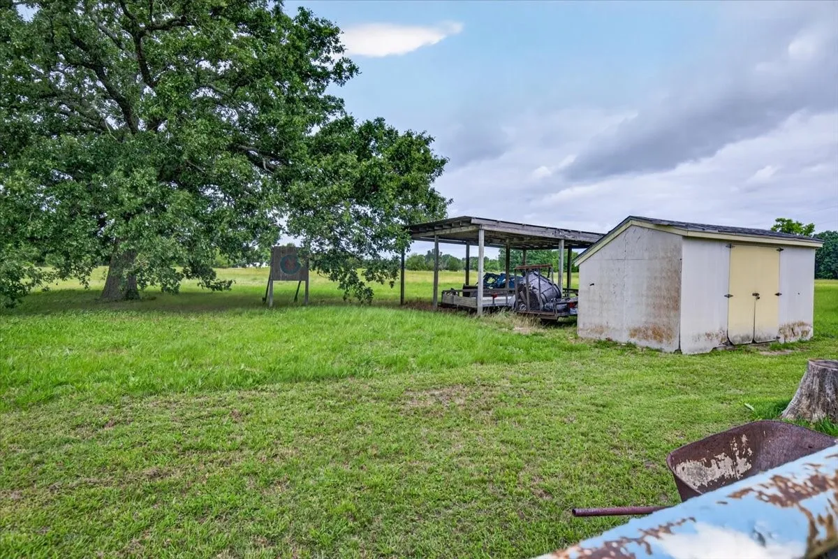 Single Family Residence For Sale in Kaufman County , 16140 County Road 4009, Mabank, Texas 75147, 4 Bedroom, 3 Bathroom, 2 Garage spaces, 3,161 Sqft, built in 1997, mls#21304523, Real Estate Agent in Mabank, Homes For Sale in Kaufman county, Homes For Sale in Mabank, Realtor in Mabank Texas, Real Estate Brokerage Independent Realty Texas, Luminita Cordes Realtor