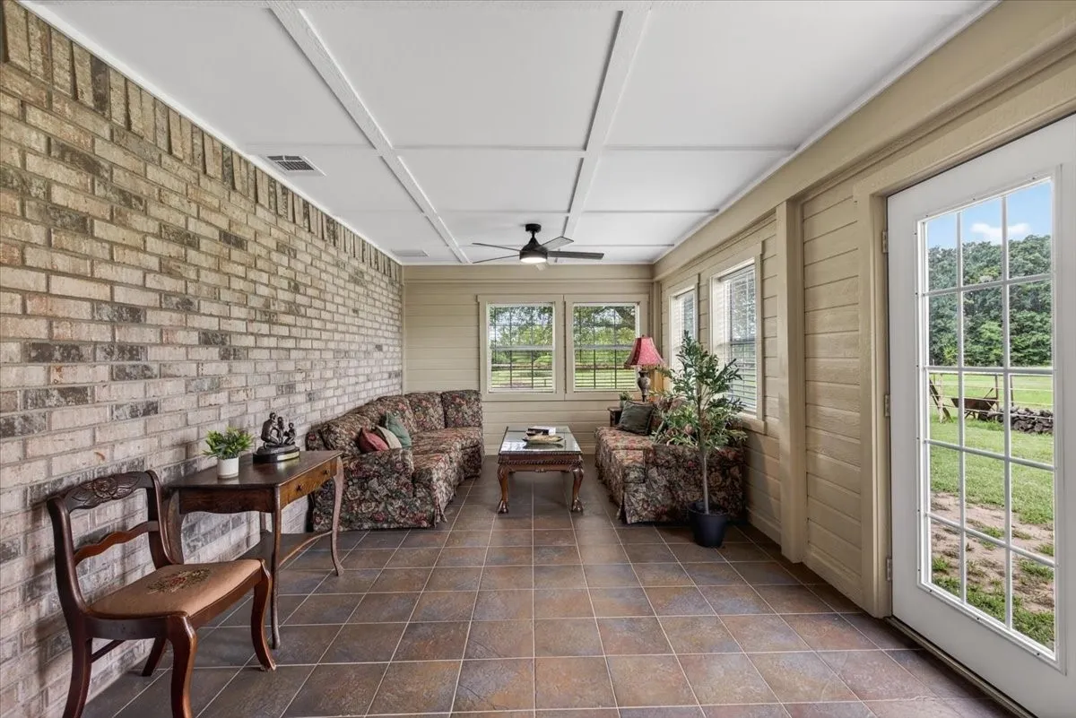 Single Family Residence For Sale in Kaufman County , 16140 County Road 4009, Mabank, Texas 75147, 4 Bedroom, 3 Bathroom, 2 Garage spaces, 3,161 Sqft, built in 1997, mls#21304523, Real Estate Agent in Mabank, Homes For Sale in Kaufman county, Homes For Sale in Mabank, Realtor in Mabank Texas, Real Estate Brokerage Independent Realty Texas, Luminita Cordes Realtor