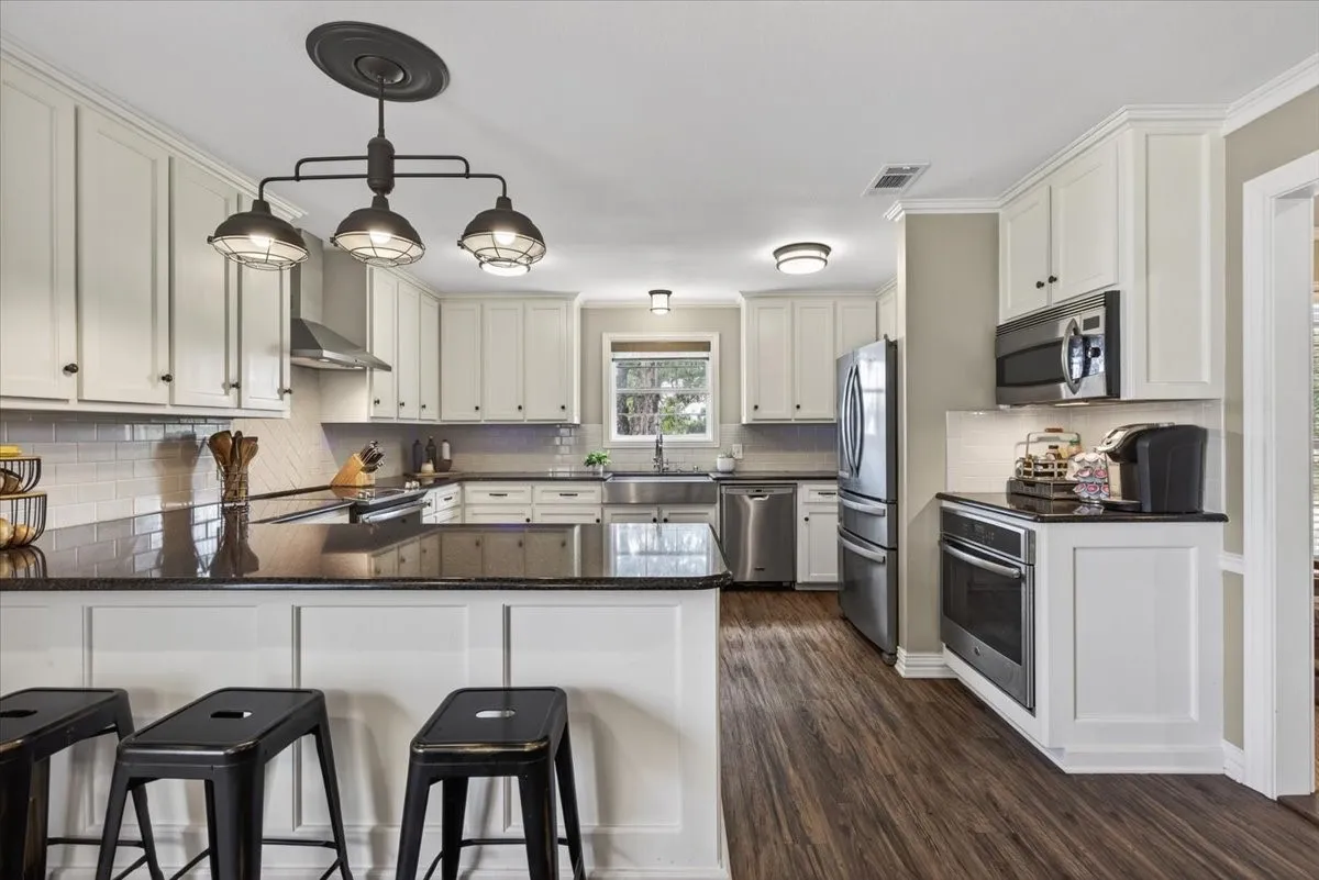 Single Family Residence For Sale in Kaufman County , 16140 County Road 4009, Mabank, Texas 75147, 4 Bedroom, 3 Bathroom, 2 Garage spaces, 3,161 Sqft, built in 1997, mls#21304523, Real Estate Agent in Mabank, Homes For Sale in Kaufman county, Homes For Sale in Mabank, Realtor in Mabank Texas, Real Estate Brokerage Independent Realty Texas, Luminita Cordes Realtor