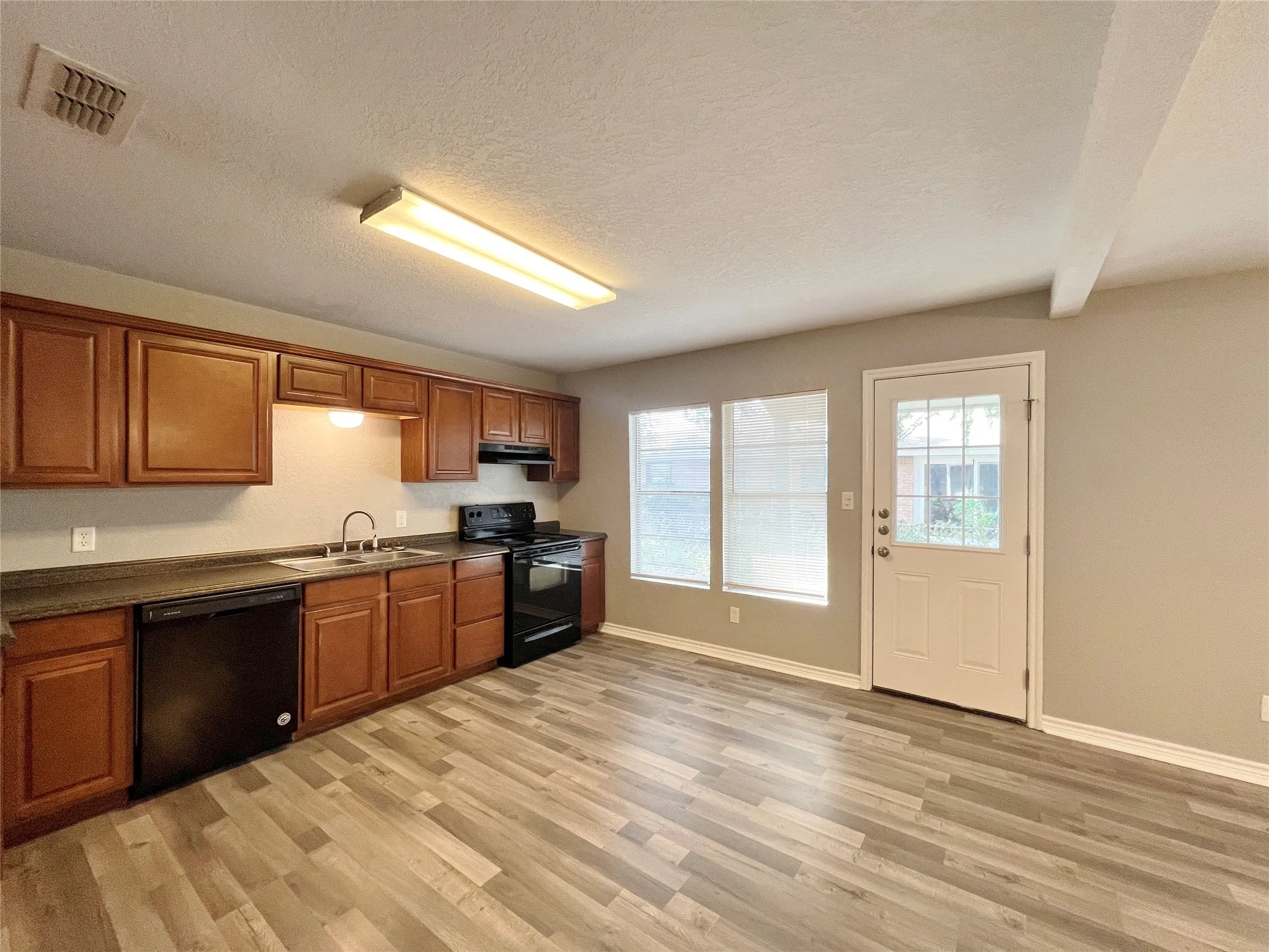 Single Family Residence For Rent in Erath County , 450 Everett Street, Stephenville, Texas 76401, 3 Bedroom, 2 Bathroom, Garage spaces, 2,068 Sqft, built in 1920, mls#21304529, Real Estate Agent in Stephenville, Homes For Rent in Erath county, Homes For Rent in Stephenville, Realtor in Stephenville Texas, Real Estate Brokerage Independent Realty Texas, Luminita Cordes Realtor