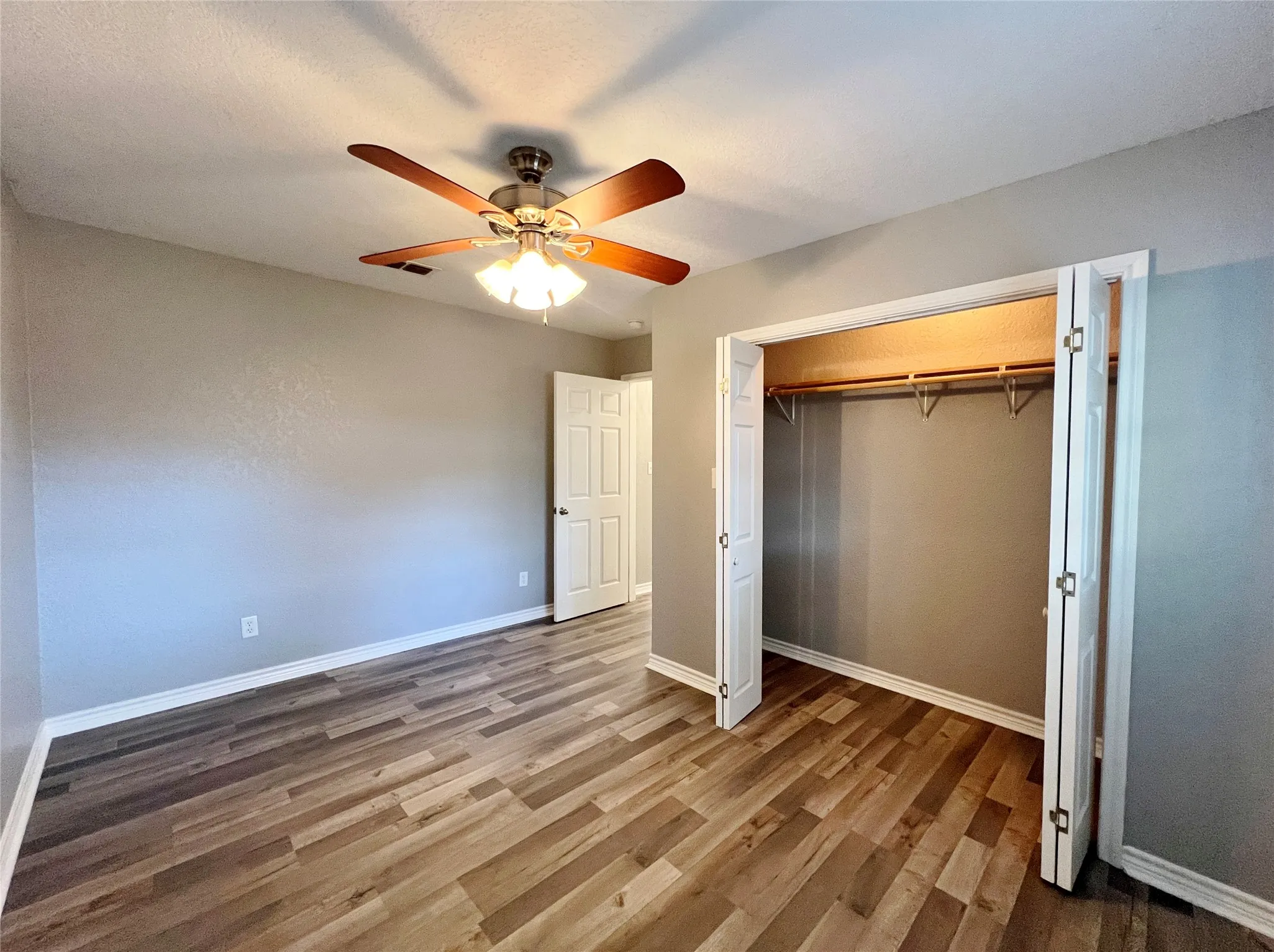 Single Family Residence For Rent in Erath County , 450 Everett Street, Stephenville, Texas 76401, 3 Bedroom, 2 Bathroom, Garage spaces, 2,068 Sqft, built in 1920, mls#21304529, Real Estate Agent in Stephenville, Homes For Rent in Erath county, Homes For Rent in Stephenville, Realtor in Stephenville Texas, Real Estate Brokerage Independent Realty Texas, Luminita Cordes Realtor