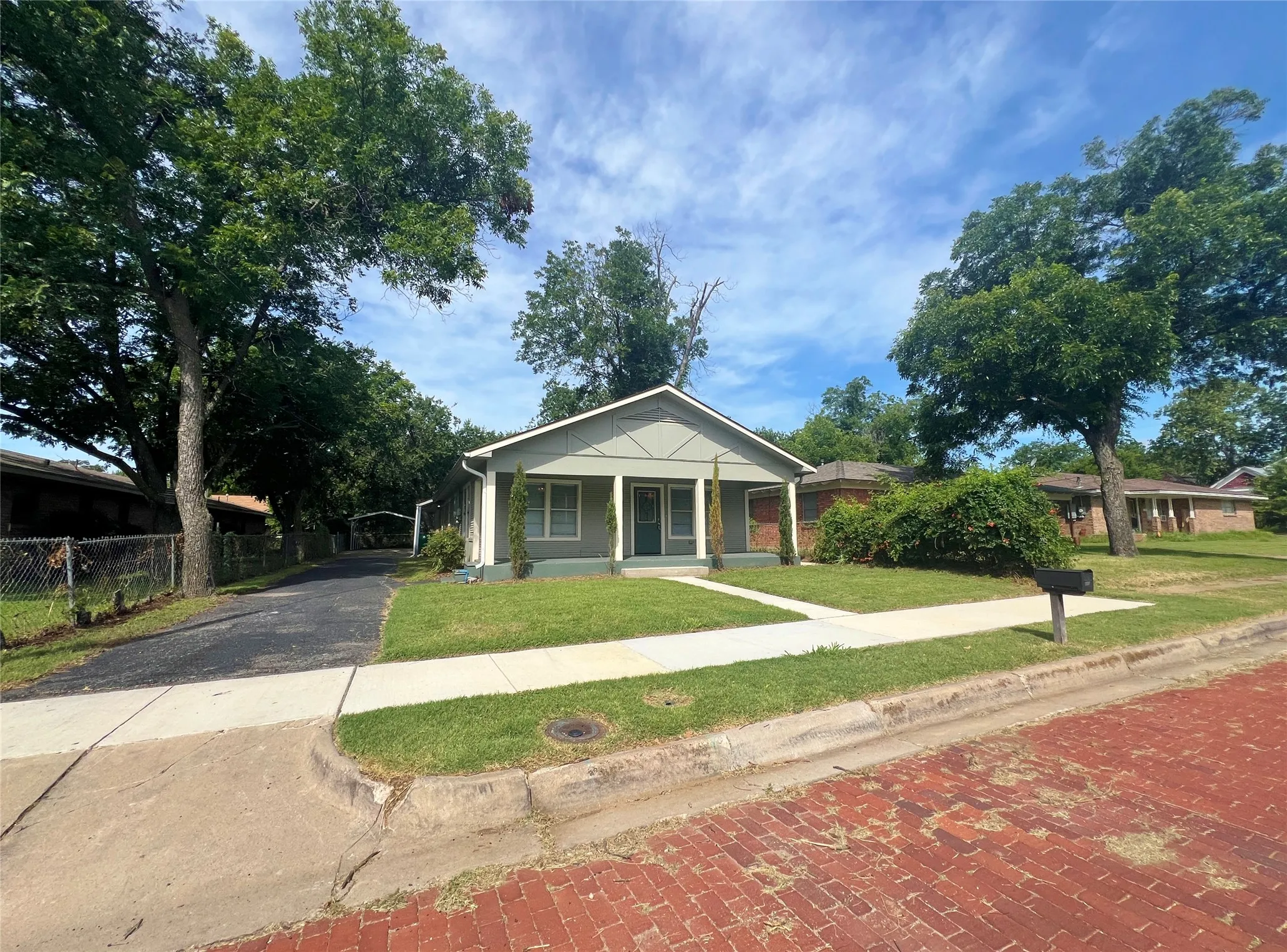 Single Family Residence For Rent in Erath County , 450 Everett Street, Stephenville, Texas 76401, 3 Bedroom, 2 Bathroom, Garage spaces, 2,068 Sqft, built in 1920, mls#21304529, Real Estate Agent in Stephenville, Homes For Rent in Erath county, Homes For Rent in Stephenville, Realtor in Stephenville Texas, Real Estate Brokerage Independent Realty Texas, Luminita Cordes Realtor