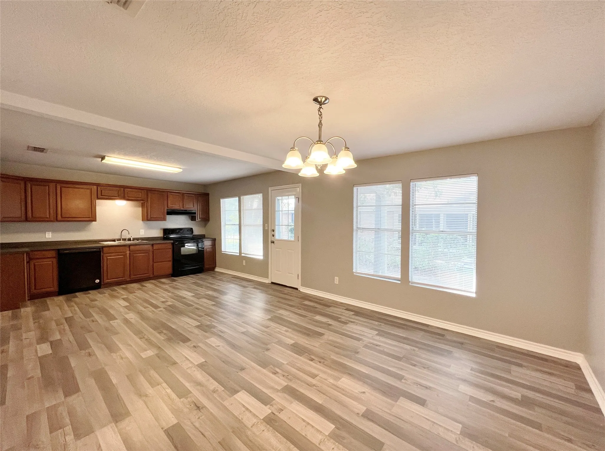 Single Family Residence For Rent in Erath County , 450 Everett Street, Stephenville, Texas 76401, 3 Bedroom, 2 Bathroom, Garage spaces, 2,068 Sqft, built in 1920, mls#21304529, Real Estate Agent in Stephenville, Homes For Rent in Erath county, Homes For Rent in Stephenville, Realtor in Stephenville Texas, Real Estate Brokerage Independent Realty Texas, Luminita Cordes Realtor