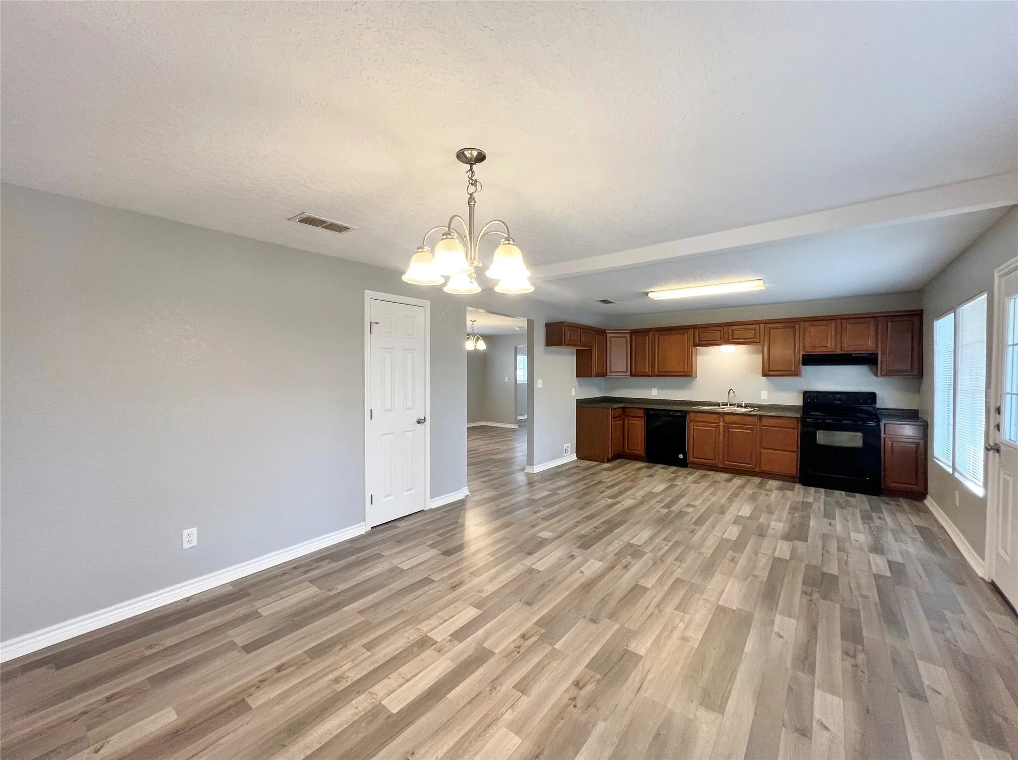 Single Family Residence For Rent in Erath County , 450 Everett Street, Stephenville, Texas 76401, 3 Bedroom, 2 Bathroom, Garage spaces, 2,068 Sqft, built in 1920, mls#21304529, Real Estate Agent in Stephenville, Homes For Rent in Erath county, Homes For Rent in Stephenville, Realtor in Stephenville Texas, Real Estate Brokerage Independent Realty Texas, Luminita Cordes Realtor