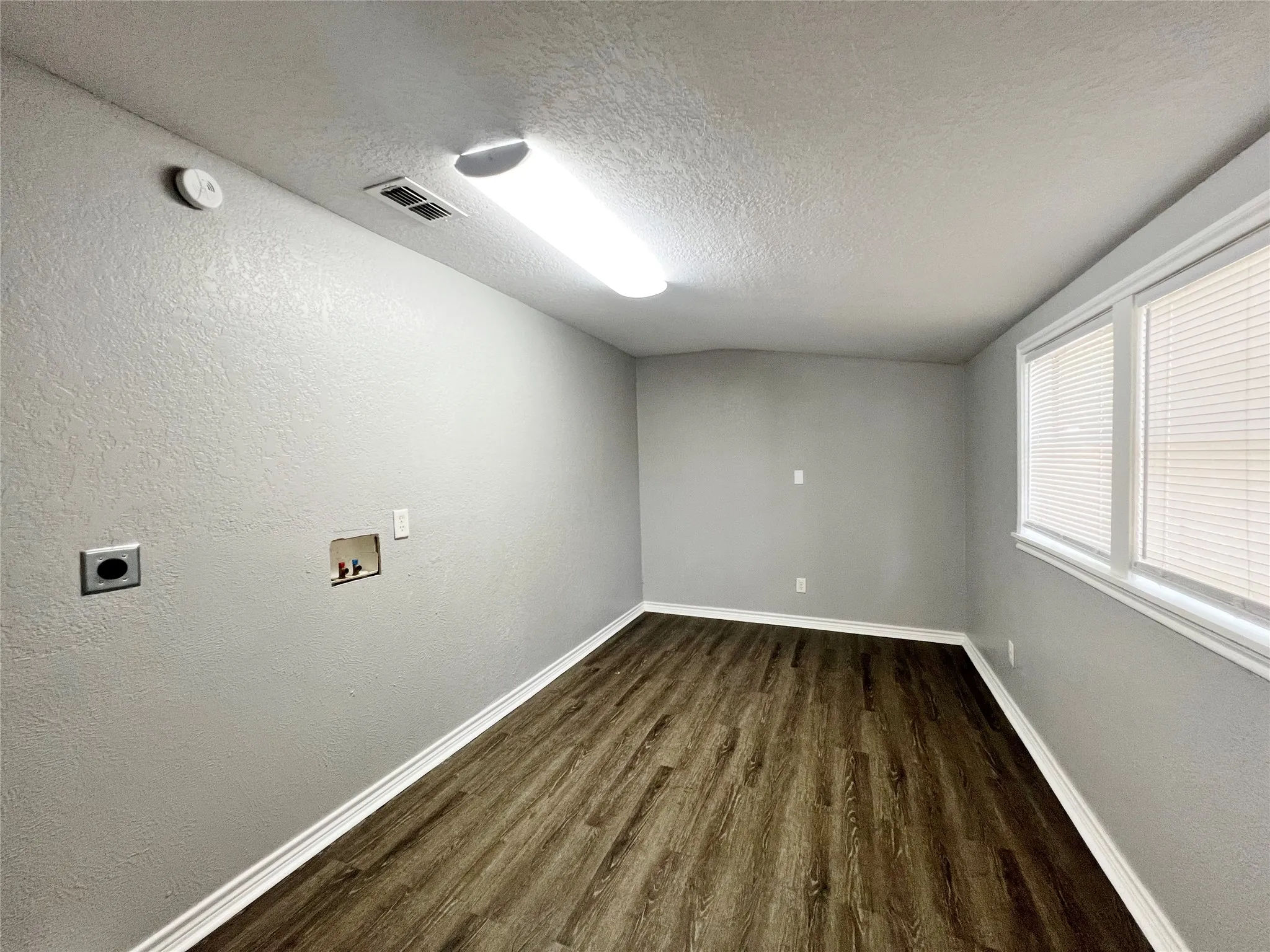 Single Family Residence For Rent in Erath County , 450 Everett Street, Stephenville, Texas 76401, 3 Bedroom, 2 Bathroom, Garage spaces, 2,068 Sqft, built in 1920, mls#21304529, Real Estate Agent in Stephenville, Homes For Rent in Erath county, Homes For Rent in Stephenville, Realtor in Stephenville Texas, Real Estate Brokerage Independent Realty Texas, Luminita Cordes Realtor