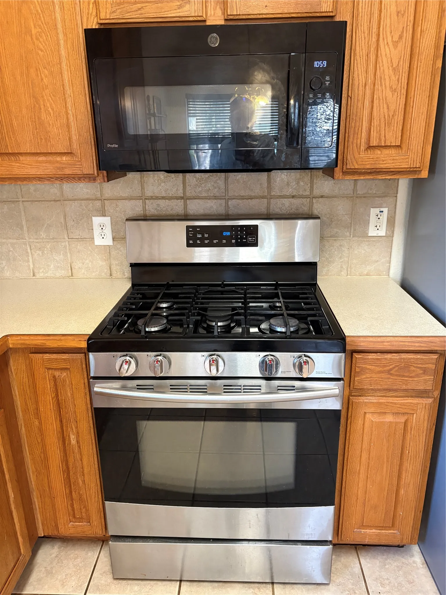 Stainless steel gas range with a matching over-the-range microwave