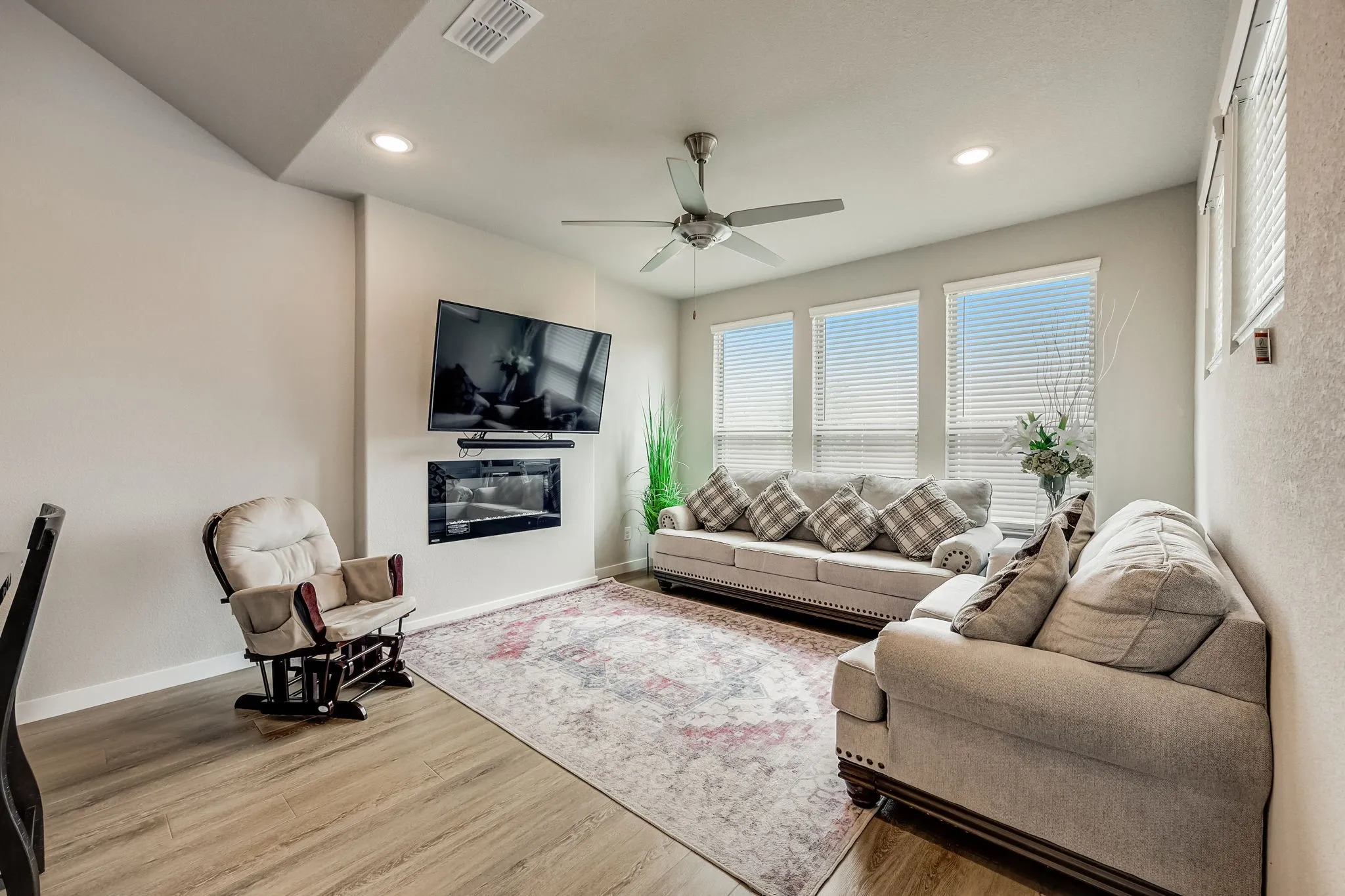 Single Family Residence For Sale in Tarrant County , 10628 Tonkala Drive, Fort Worth, Texas 76179, 5 Bedroom, 4 Bathroom, 2 Garage spaces, 3,594 Sqft, built in 2022, mls#21301984, Real Estate Agent in Fort Worth, Homes For Sale in Tarrant county, Homes For Sale in Fort Worth, Realtor in Fort Worth Texas, Real Estate Brokerage Independent Realty Texas, Luminita Cordes Realtor