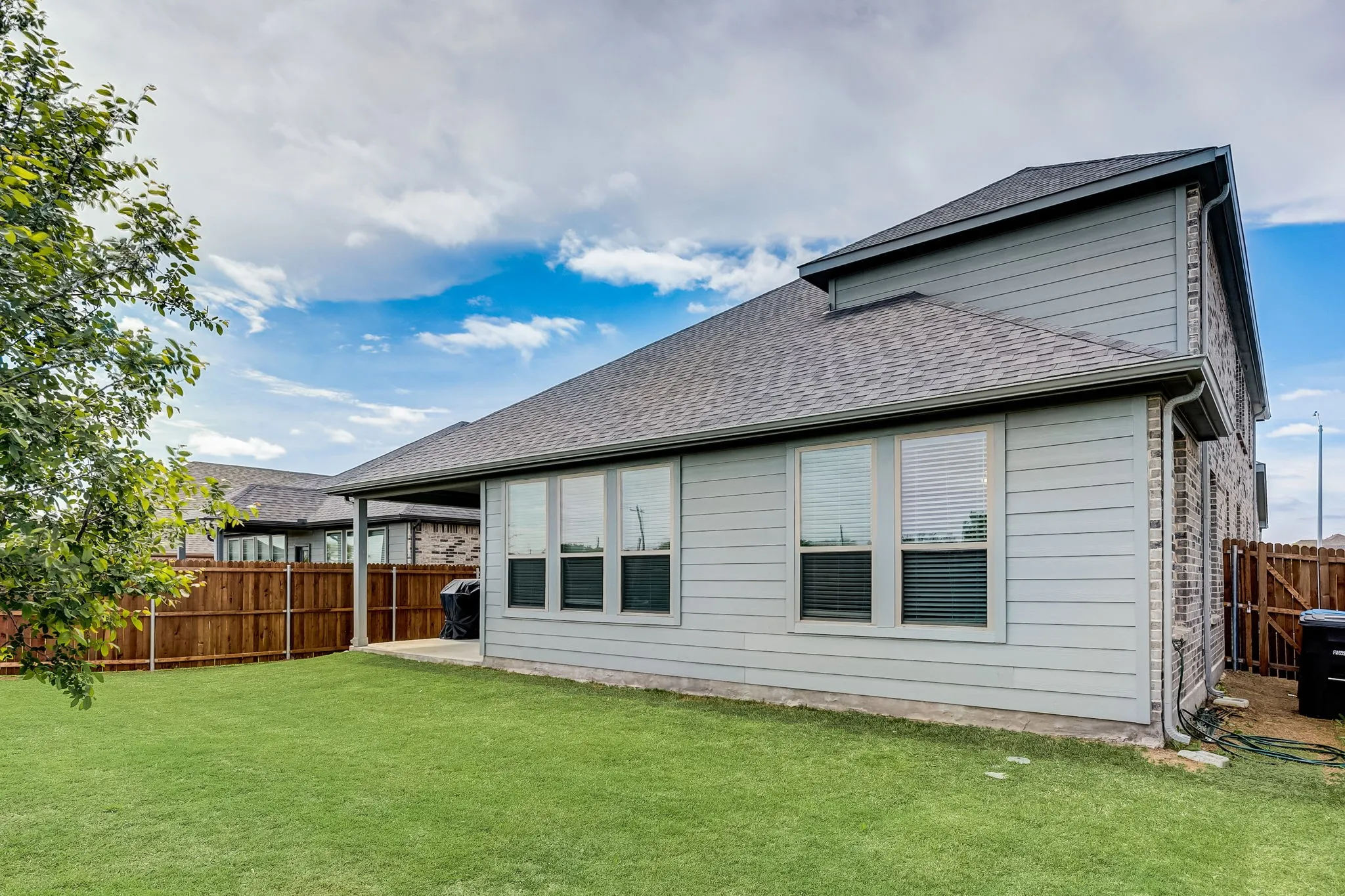 Single Family Residence For Sale in Tarrant County , 10628 Tonkala Drive, Fort Worth, Texas 76179, 5 Bedroom, 4 Bathroom, 2 Garage spaces, 3,594 Sqft, built in 2022, mls#21301984, Real Estate Agent in Fort Worth, Homes For Sale in Tarrant county, Homes For Sale in Fort Worth, Realtor in Fort Worth Texas, Real Estate Brokerage Independent Realty Texas, Luminita Cordes Realtor