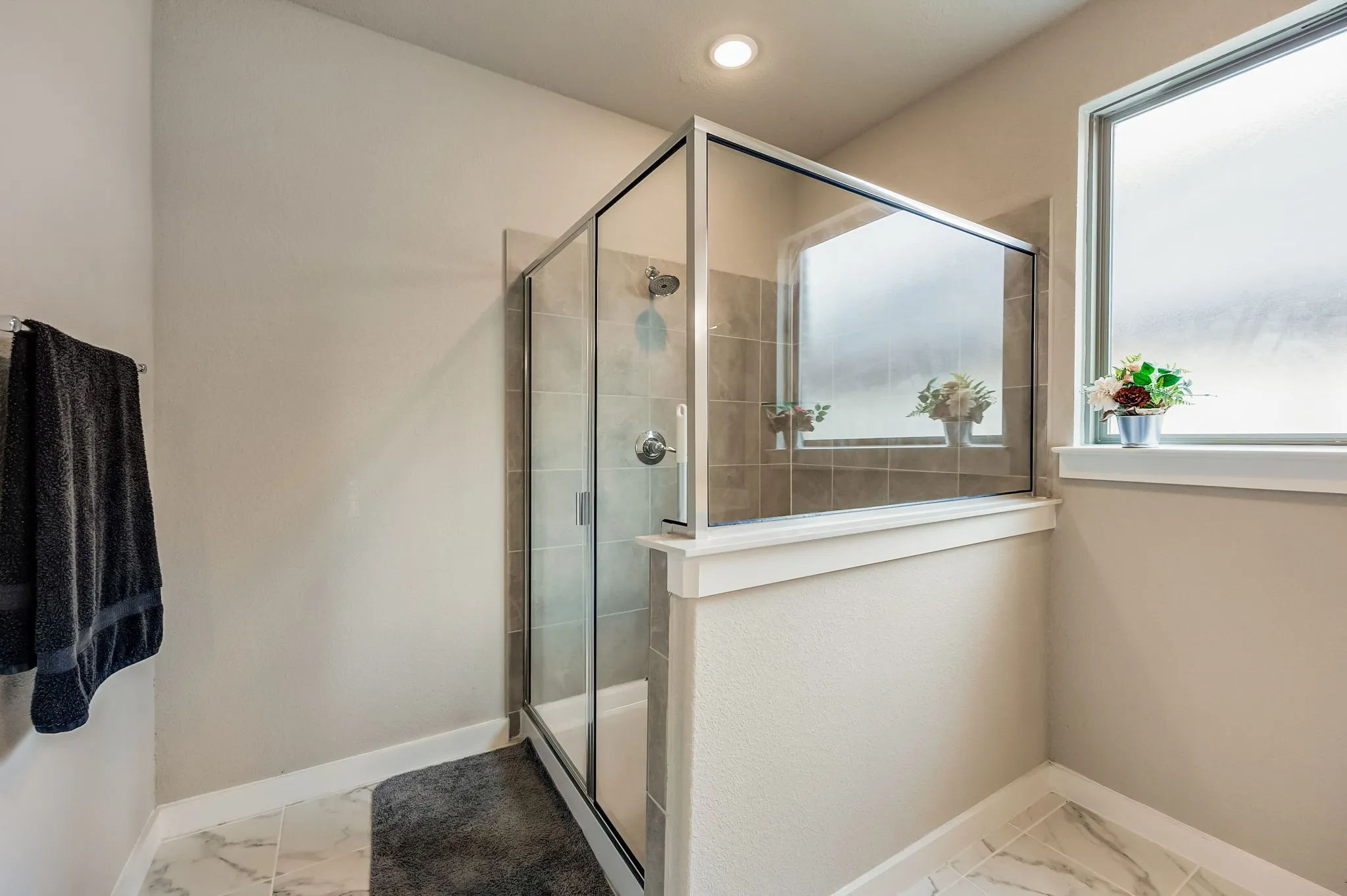 Single Family Residence For Sale in Tarrant County , 10628 Tonkala Drive, Fort Worth, Texas 76179, 5 Bedroom, 4 Bathroom, 2 Garage spaces, 3,594 Sqft, built in 2022, mls#21301984, Real Estate Agent in Fort Worth, Homes For Sale in Tarrant county, Homes For Sale in Fort Worth, Realtor in Fort Worth Texas, Real Estate Brokerage Independent Realty Texas, Luminita Cordes Realtor