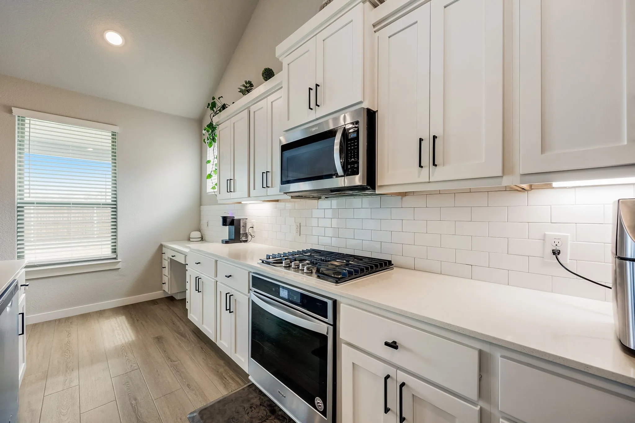 Single Family Residence For Sale in Tarrant County , 10628 Tonkala Drive, Fort Worth, Texas 76179, 5 Bedroom, 4 Bathroom, 2 Garage spaces, 3,594 Sqft, built in 2022, mls#21301984, Real Estate Agent in Fort Worth, Homes For Sale in Tarrant county, Homes For Sale in Fort Worth, Realtor in Fort Worth Texas, Real Estate Brokerage Independent Realty Texas, Luminita Cordes Realtor