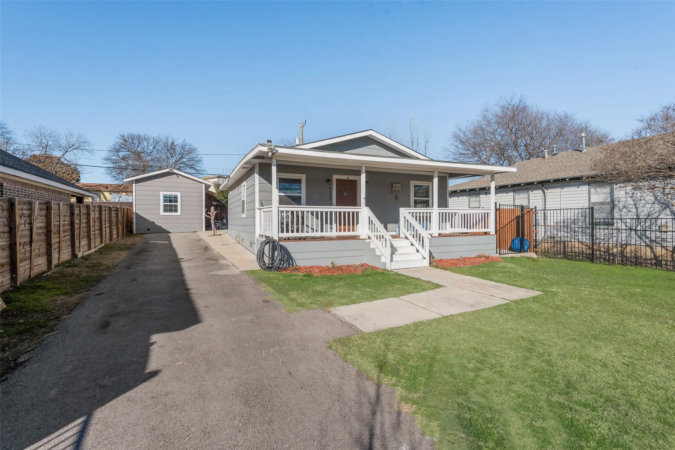 Single Family Residence For Sale in Tarrant County , 5508 Diaz Avenue, Fort Worth, Texas 76107, 2 Bedroom, 1 Bathroom, Garage spaces, 831 Sqft, built in 1945, mls#21303649, Real Estate Agent in Fort Worth, Homes For Sale in Tarrant county, Homes For Sale in Fort Worth, Realtor in Fort Worth Texas, Real Estate Brokerage Independent Realty Texas, Luminita Cordes Realtor