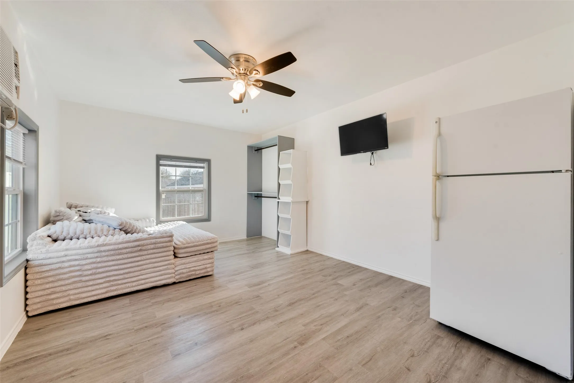 Single Family Residence For Sale in Tarrant County , 5508 Diaz Avenue, Fort Worth, Texas 76107, 2 Bedroom, 1 Bathroom, Garage spaces, 831 Sqft, built in 1945, mls#21303649, Real Estate Agent in Fort Worth, Homes For Sale in Tarrant county, Homes For Sale in Fort Worth, Realtor in Fort Worth Texas, Real Estate Brokerage Independent Realty Texas, Luminita Cordes Realtor