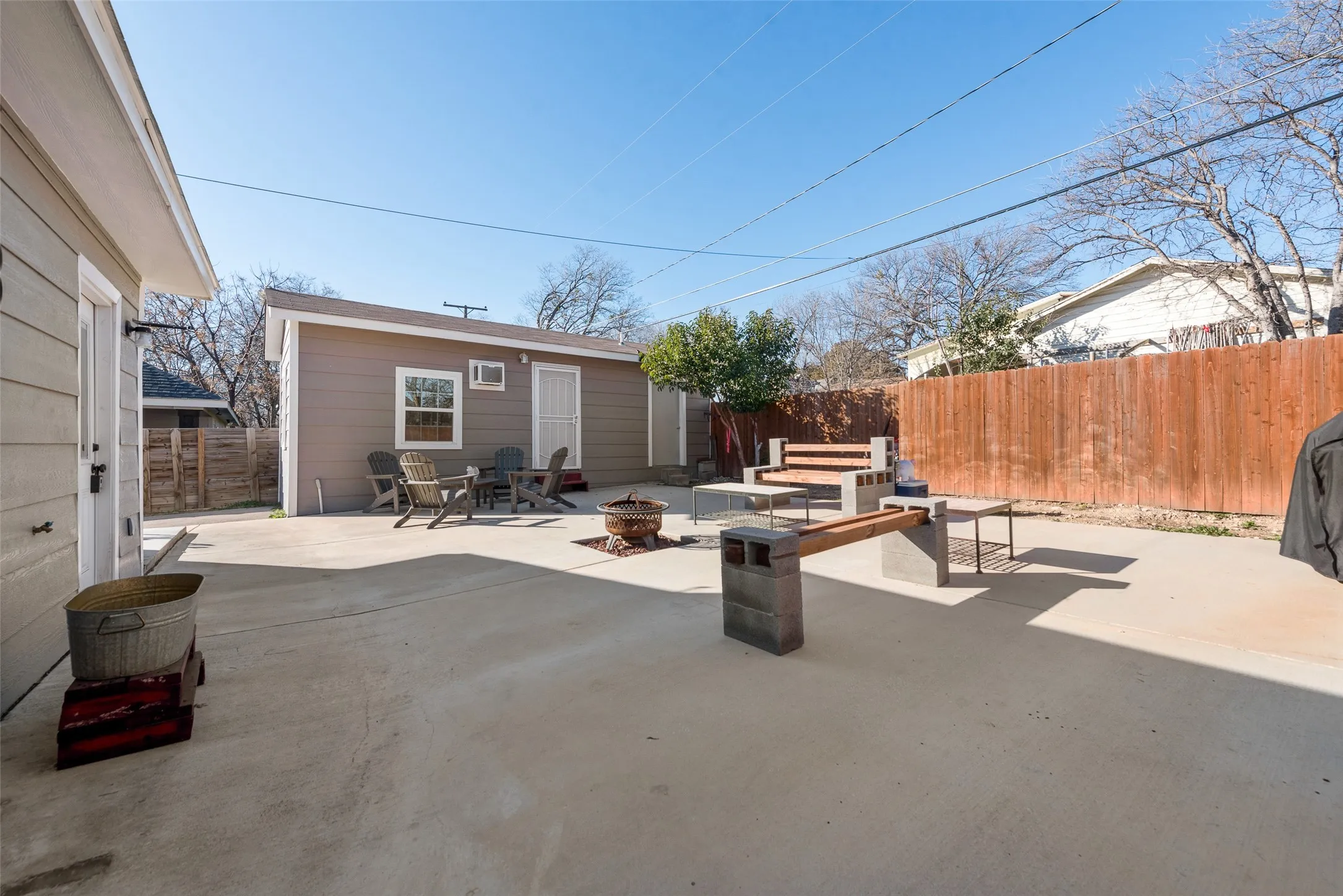 Single Family Residence For Sale in Tarrant County , 5508 Diaz Avenue, Fort Worth, Texas 76107, 2 Bedroom, 1 Bathroom, Garage spaces, 831 Sqft, built in 1945, mls#21303649, Real Estate Agent in Fort Worth, Homes For Sale in Tarrant county, Homes For Sale in Fort Worth, Realtor in Fort Worth Texas, Real Estate Brokerage Independent Realty Texas, Luminita Cordes Realtor