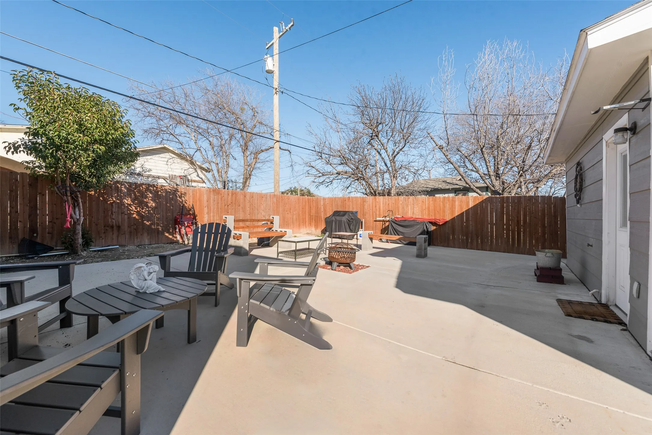 Single Family Residence For Sale in Tarrant County , 5508 Diaz Avenue, Fort Worth, Texas 76107, 2 Bedroom, 1 Bathroom, Garage spaces, 831 Sqft, built in 1945, mls#21303649, Real Estate Agent in Fort Worth, Homes For Sale in Tarrant county, Homes For Sale in Fort Worth, Realtor in Fort Worth Texas, Real Estate Brokerage Independent Realty Texas, Luminita Cordes Realtor