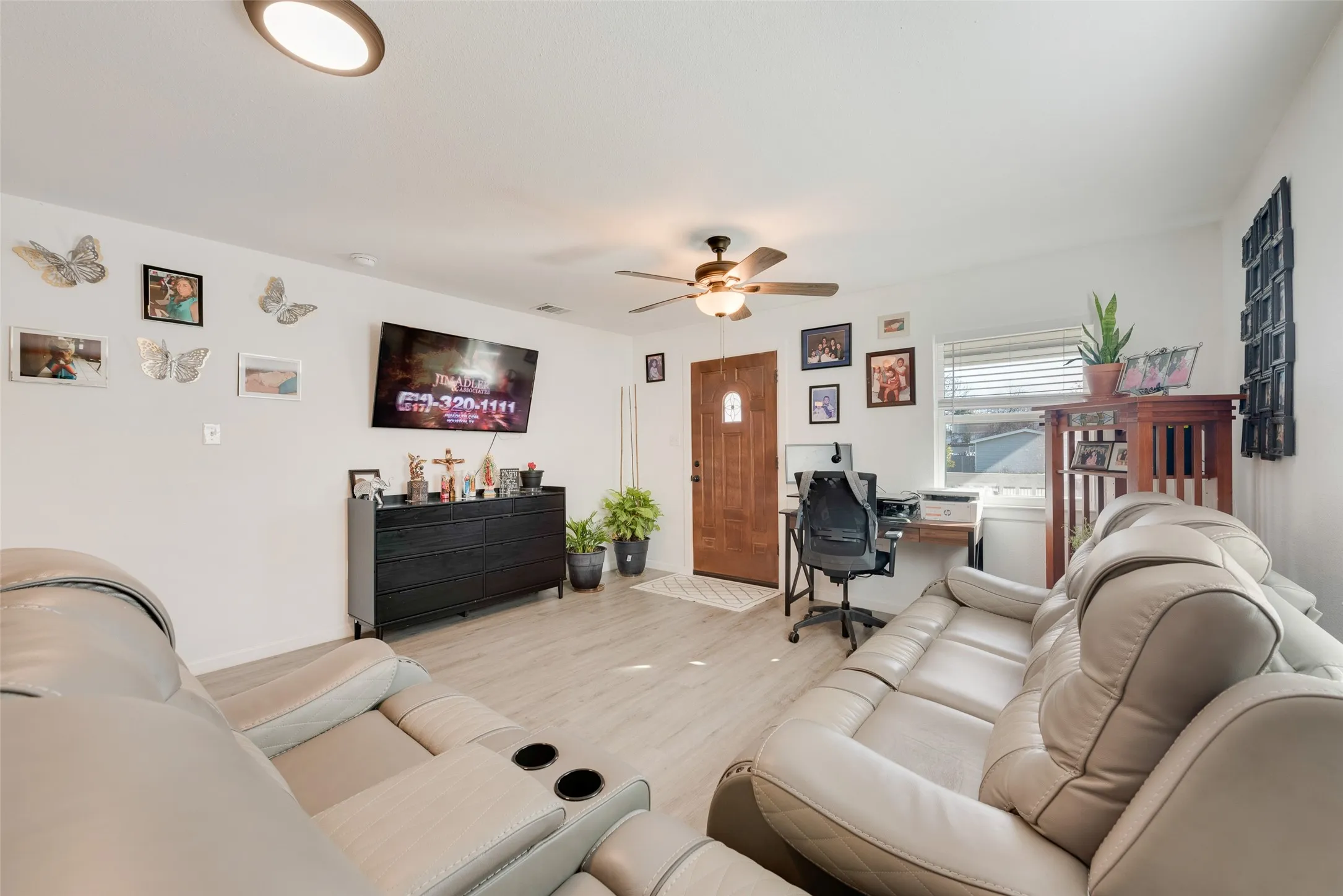 Single Family Residence For Sale in Tarrant County , 5508 Diaz Avenue, Fort Worth, Texas 76107, 2 Bedroom, 1 Bathroom, Garage spaces, 831 Sqft, built in 1945, mls#21303649, Real Estate Agent in Fort Worth, Homes For Sale in Tarrant county, Homes For Sale in Fort Worth, Realtor in Fort Worth Texas, Real Estate Brokerage Independent Realty Texas, Luminita Cordes Realtor