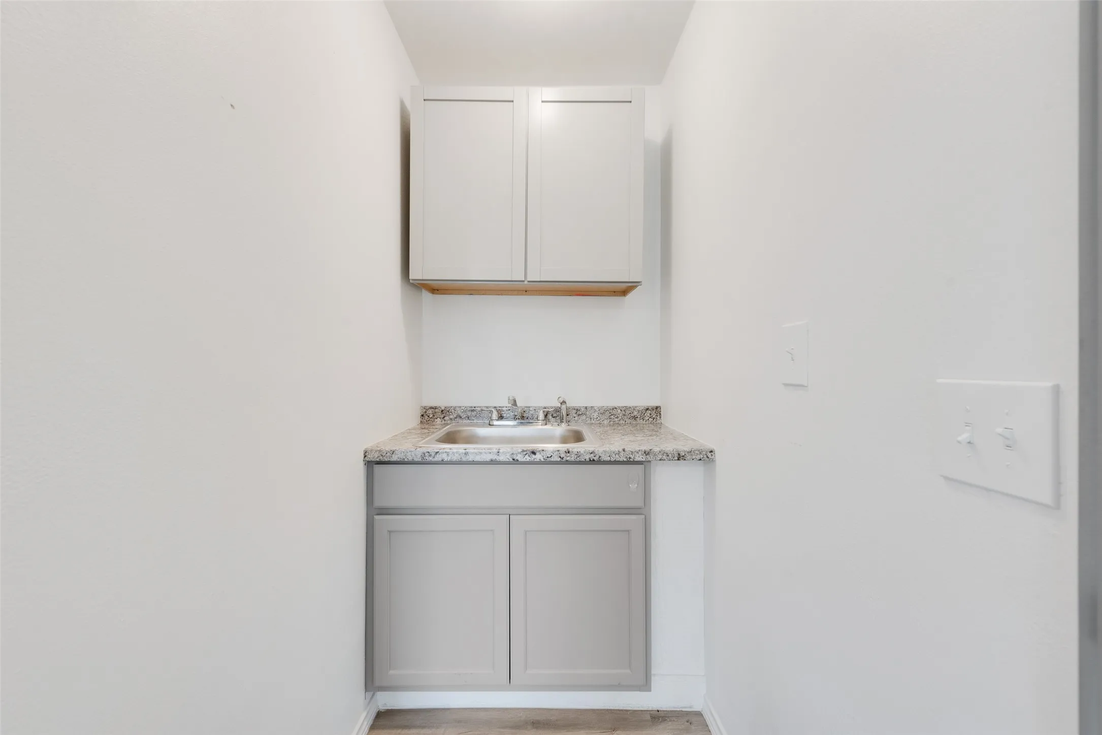 Single Family Residence For Sale in Tarrant County , 5508 Diaz Avenue, Fort Worth, Texas 76107, 2 Bedroom, 1 Bathroom, Garage spaces, 831 Sqft, built in 1945, mls#21303649, Real Estate Agent in Fort Worth, Homes For Sale in Tarrant county, Homes For Sale in Fort Worth, Realtor in Fort Worth Texas, Real Estate Brokerage Independent Realty Texas, Luminita Cordes Realtor