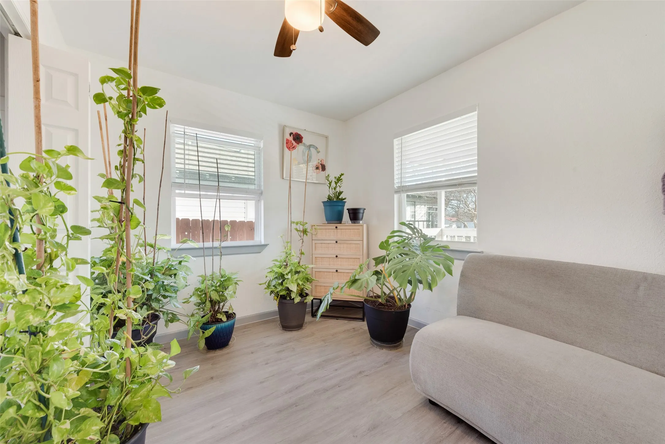 Single Family Residence For Sale in Tarrant County , 5508 Diaz Avenue, Fort Worth, Texas 76107, 2 Bedroom, 1 Bathroom, Garage spaces, 831 Sqft, built in 1945, mls#21303649, Real Estate Agent in Fort Worth, Homes For Sale in Tarrant county, Homes For Sale in Fort Worth, Realtor in Fort Worth Texas, Real Estate Brokerage Independent Realty Texas, Luminita Cordes Realtor