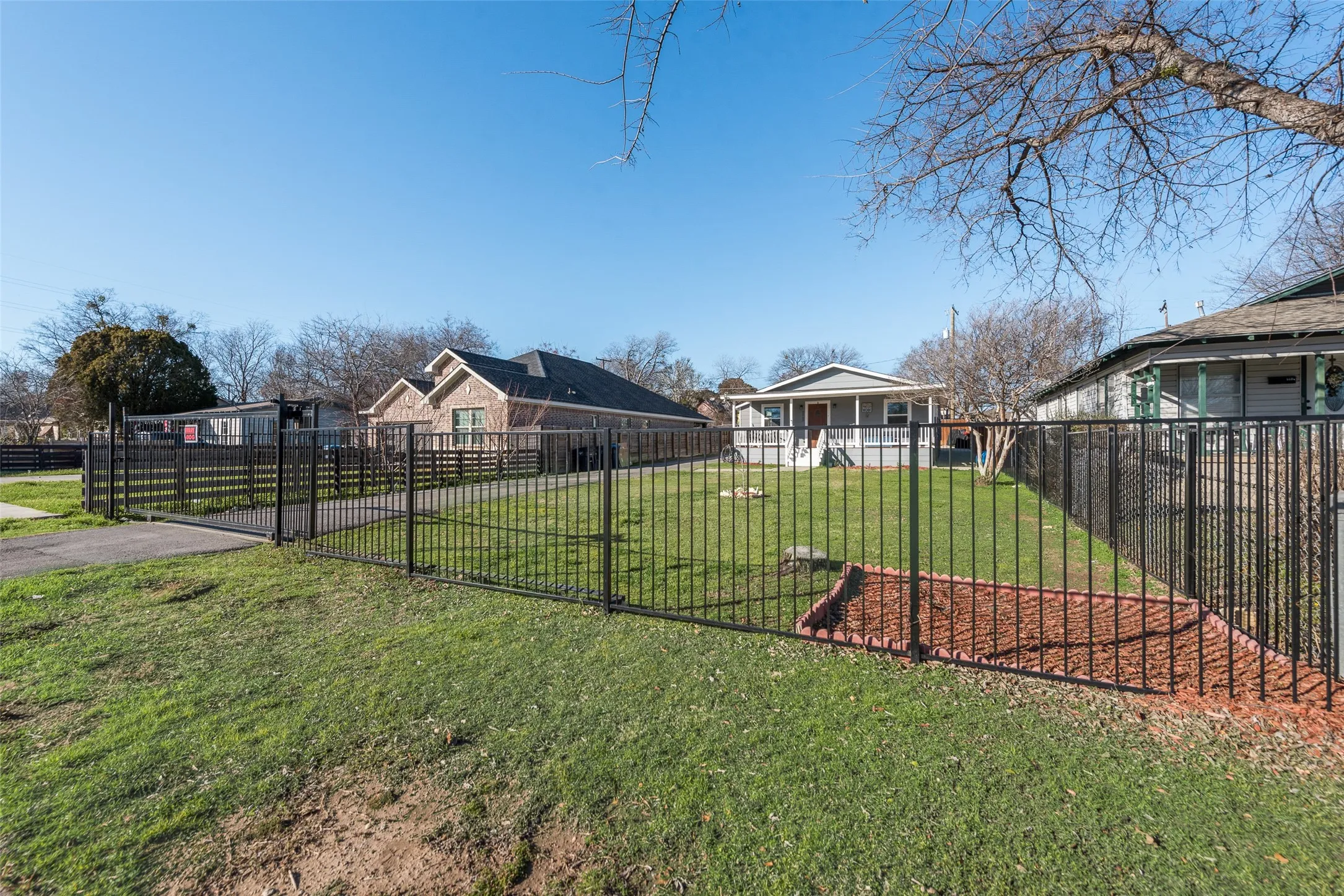 Single Family Residence For Sale in Tarrant County , 5508 Diaz Avenue, Fort Worth, Texas 76107, 2 Bedroom, 1 Bathroom, Garage spaces, 831 Sqft, built in 1945, mls#21303649, Real Estate Agent in Fort Worth, Homes For Sale in Tarrant county, Homes For Sale in Fort Worth, Realtor in Fort Worth Texas, Real Estate Brokerage Independent Realty Texas, Luminita Cordes Realtor