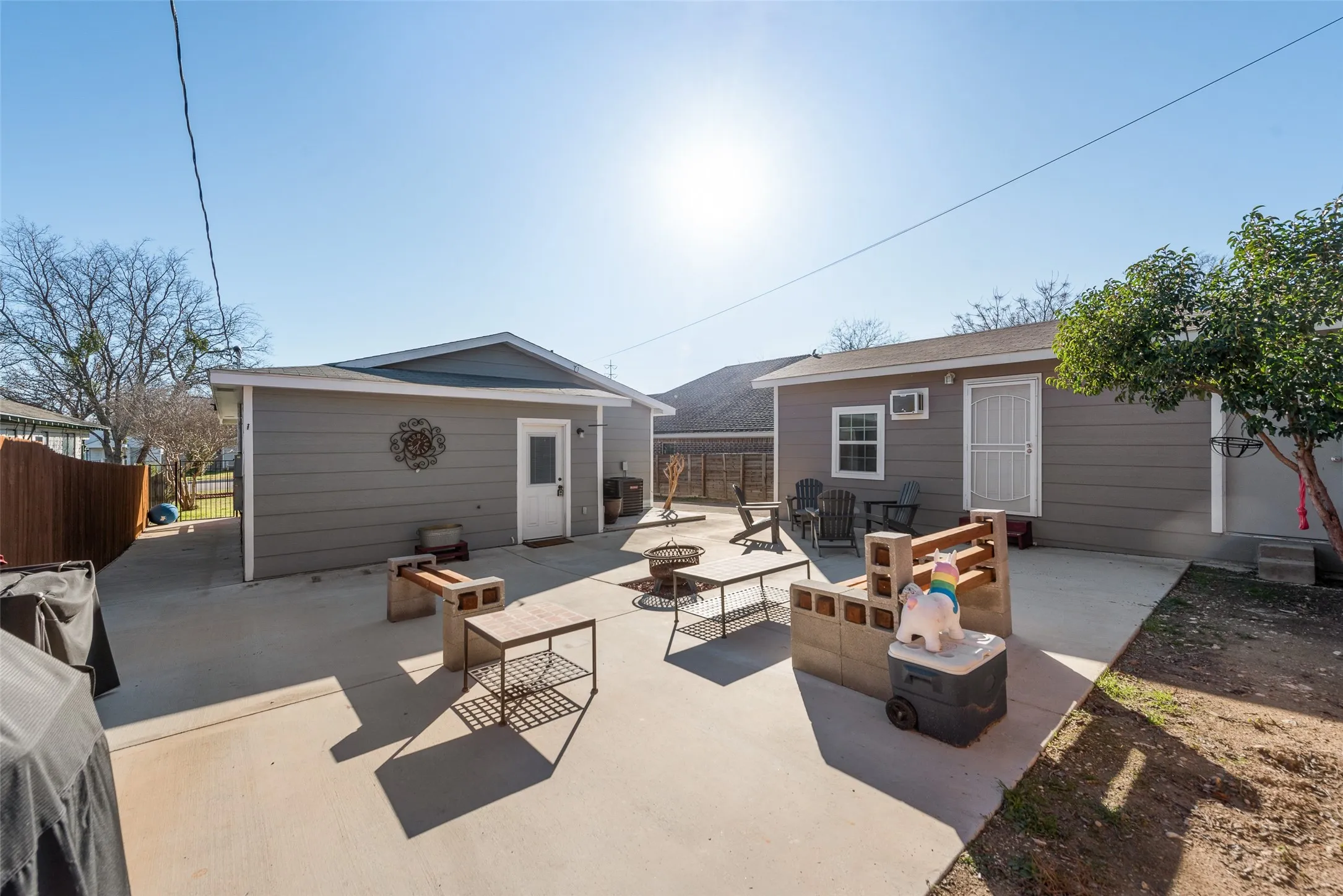 Single Family Residence For Sale in Tarrant County , 5508 Diaz Avenue, Fort Worth, Texas 76107, 2 Bedroom, 1 Bathroom, Garage spaces, 831 Sqft, built in 1945, mls#21303649, Real Estate Agent in Fort Worth, Homes For Sale in Tarrant county, Homes For Sale in Fort Worth, Realtor in Fort Worth Texas, Real Estate Brokerage Independent Realty Texas, Luminita Cordes Realtor