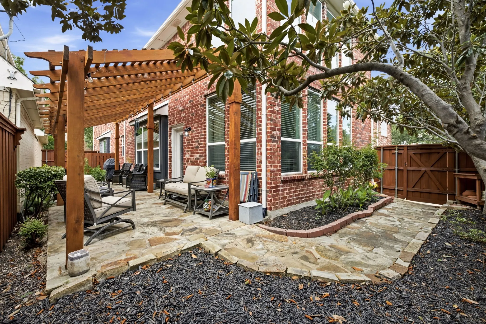 Single Family Residence For Sale in Denton County , 2127 Quail Meadow Lane, Frisco, Texas 75036, 4 Bedroom, 3 Bathroom, 2 Garage spaces, 3,056 Sqft, built in 2002, mls#21303035, Real Estate Agent in Frisco, Homes For Sale in Denton county, Homes For Sale in Frisco, Realtor in Frisco Texas, Real Estate Brokerage Independent Realty Texas, Luminita Cordes Realtor
