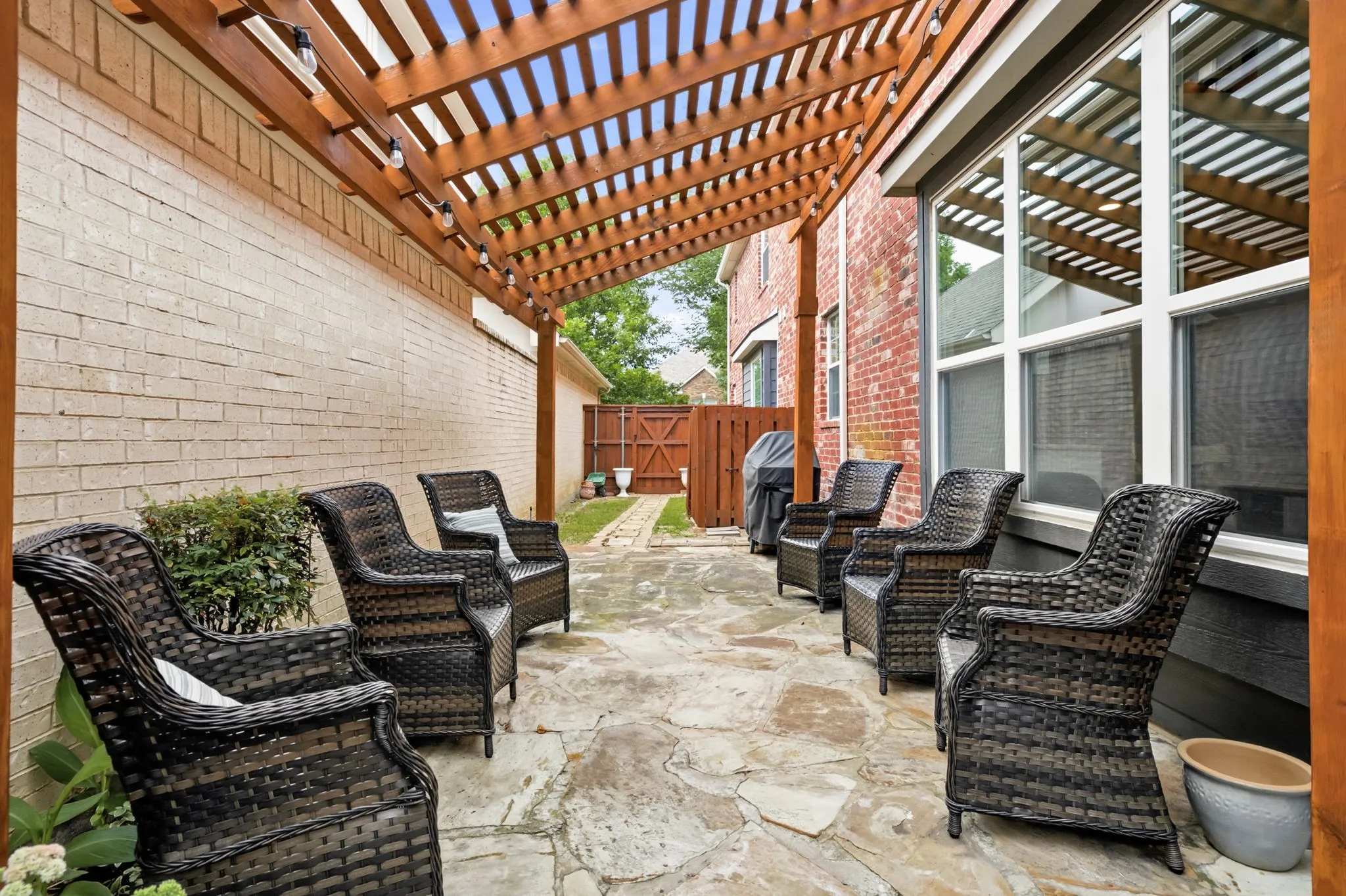 Single Family Residence For Sale in Denton County , 2127 Quail Meadow Lane, Frisco, Texas 75036, 4 Bedroom, 3 Bathroom, 2 Garage spaces, 3,056 Sqft, built in 2002, mls#21303035, Real Estate Agent in Frisco, Homes For Sale in Denton county, Homes For Sale in Frisco, Realtor in Frisco Texas, Real Estate Brokerage Independent Realty Texas, Luminita Cordes Realtor