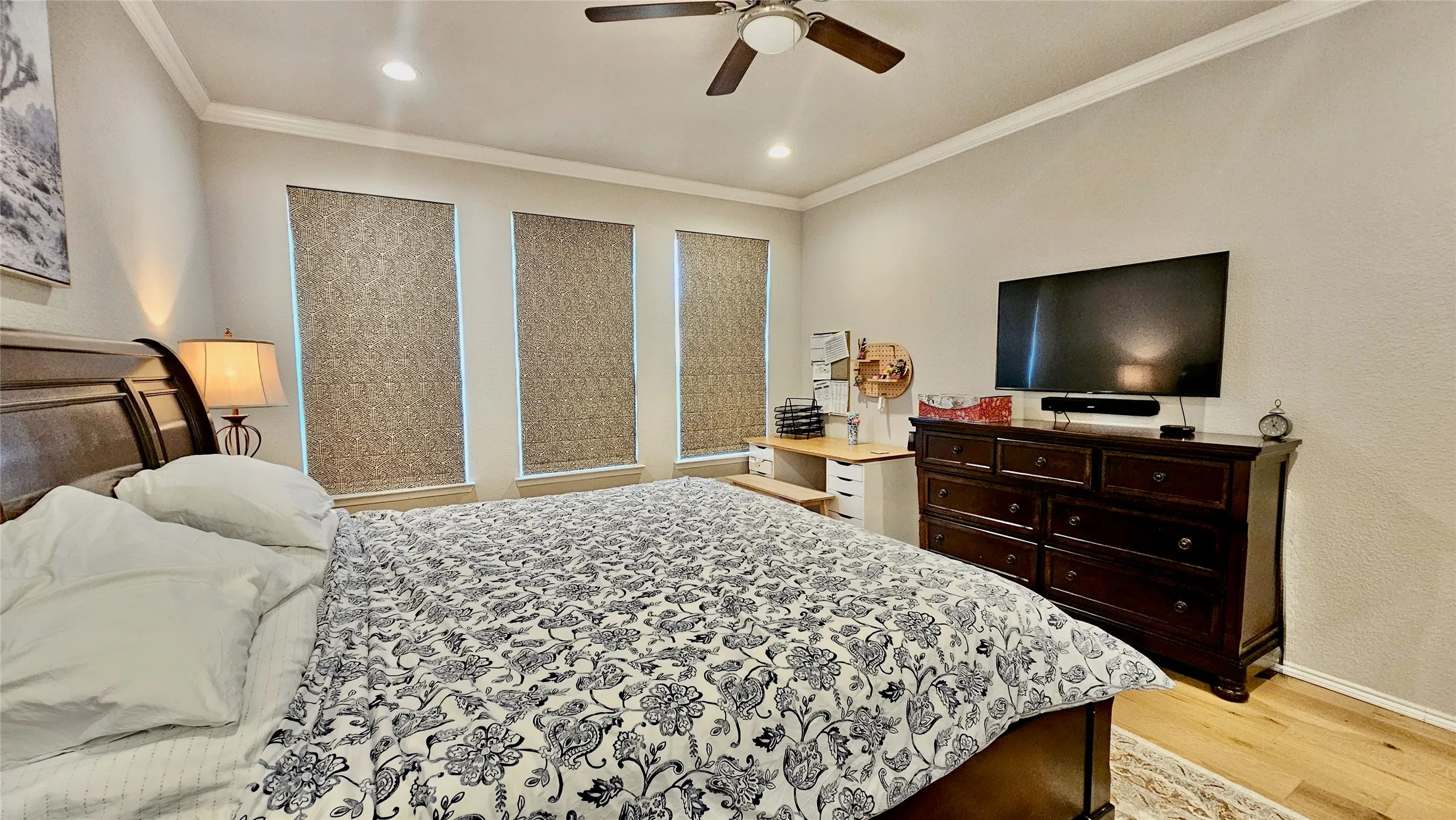 Single Family Residence For Sale in Tarrant County , 3744 Holly Brook Drive, Fort Worth, Texas 76244, 3 Bedroom, 3 Bathroom, 2 Garage spaces, 3,195 Sqft, built in 2017, Price $549,000, mls#21304281, Real Estate Agent in Fort Worth, Homes For Sale in Tarrant county, Homes For Sale in Fort Worth, Realtor in Fort Worth Texas, Real Estate Brokerage Independent Realty Texas, Luminita Cordes Realtor