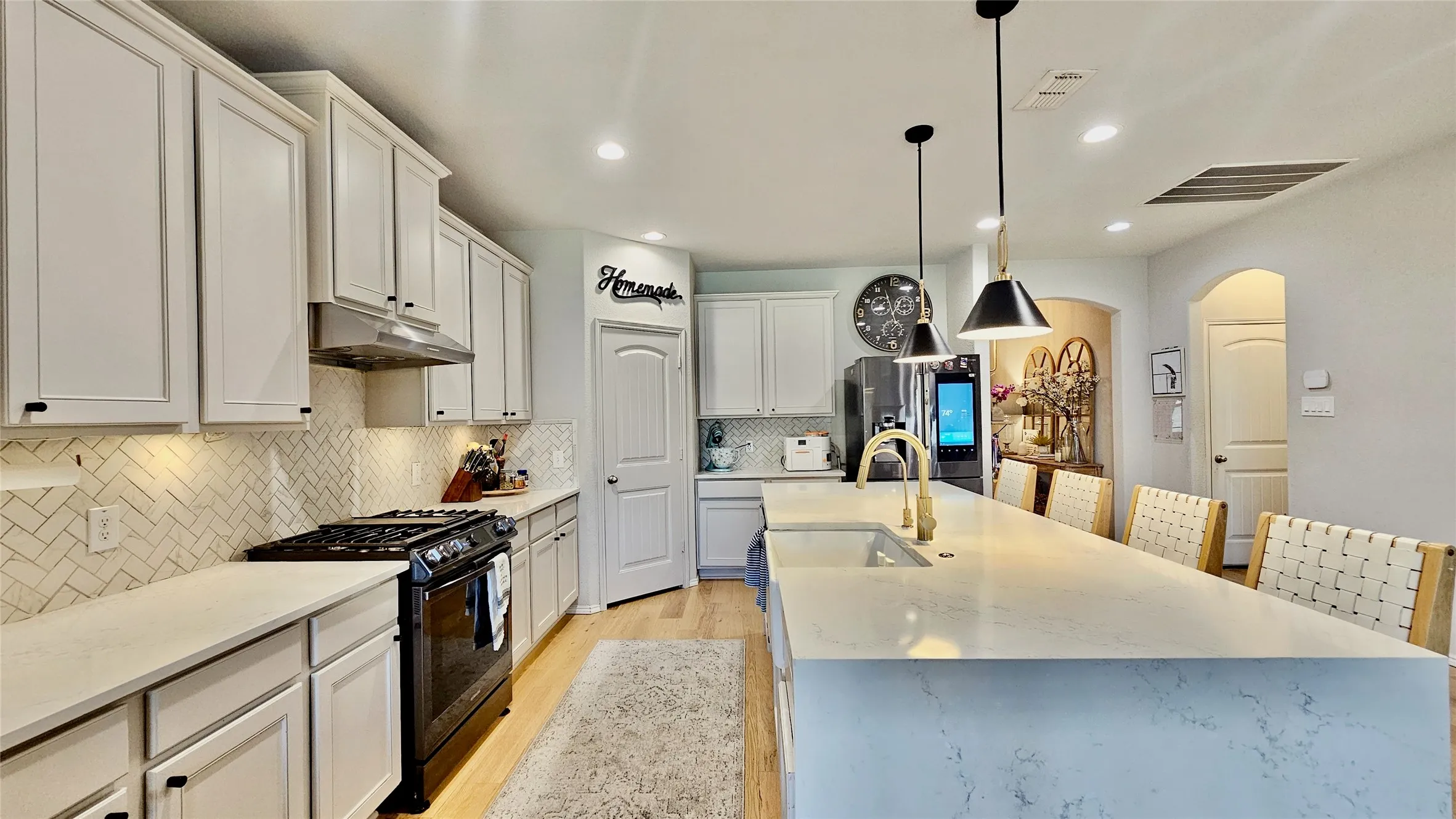Single Family Residence For Sale in Tarrant County , 3744 Holly Brook Drive, Fort Worth, Texas 76244, 3 Bedroom, 3 Bathroom, 2 Garage spaces, 3,195 Sqft, built in 2017, Price $549,000, mls#21304281, Real Estate Agent in Fort Worth, Homes For Sale in Tarrant county, Homes For Sale in Fort Worth, Realtor in Fort Worth Texas, Real Estate Brokerage Independent Realty Texas, Luminita Cordes Realtor