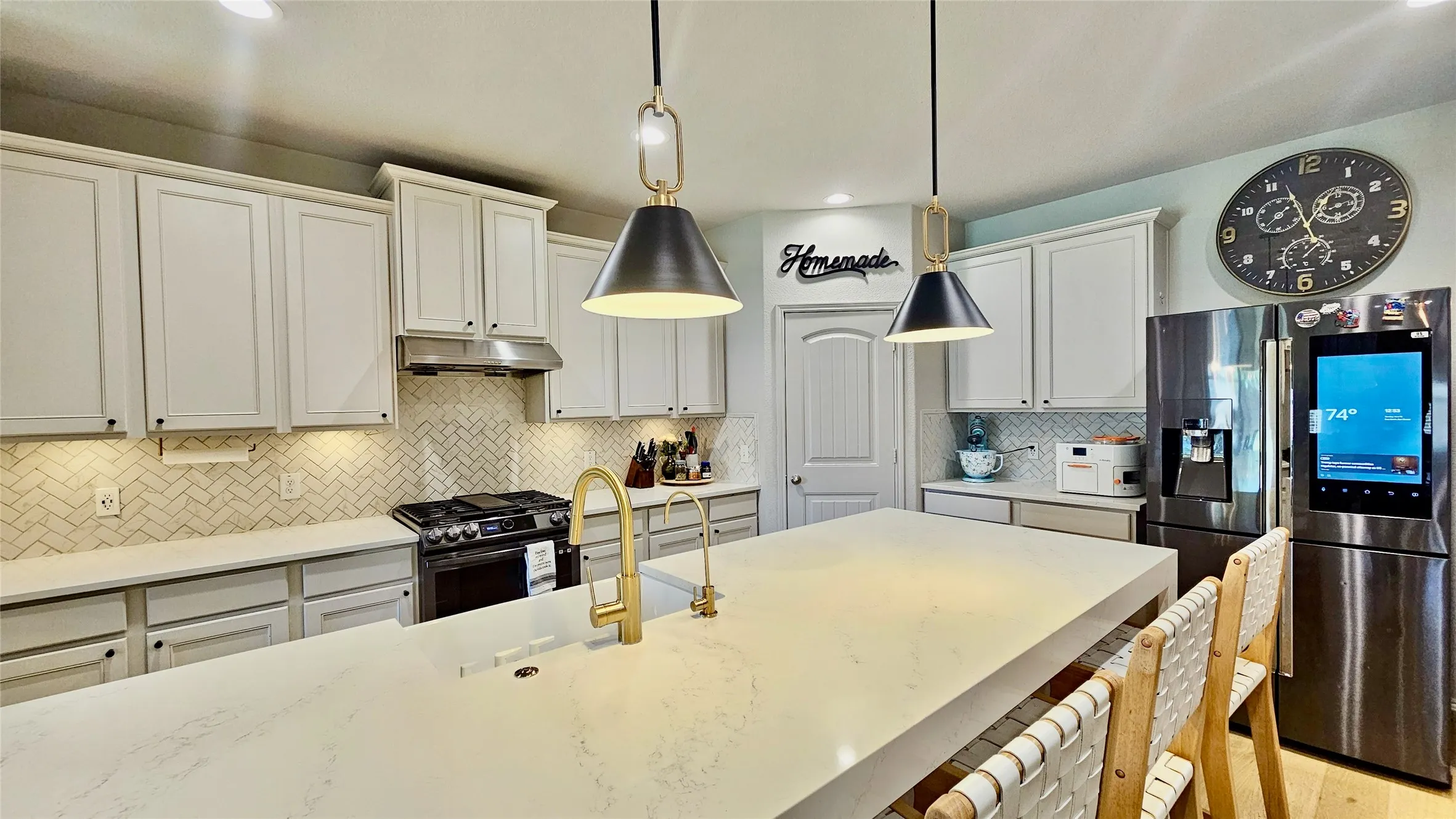 Single Family Residence For Sale in Tarrant County , 3744 Holly Brook Drive, Fort Worth, Texas 76244, 3 Bedroom, 3 Bathroom, 2 Garage spaces, 3,195 Sqft, built in 2017, Price $549,000, mls#21304281, Real Estate Agent in Fort Worth, Homes For Sale in Tarrant county, Homes For Sale in Fort Worth, Realtor in Fort Worth Texas, Real Estate Brokerage Independent Realty Texas, Luminita Cordes Realtor
